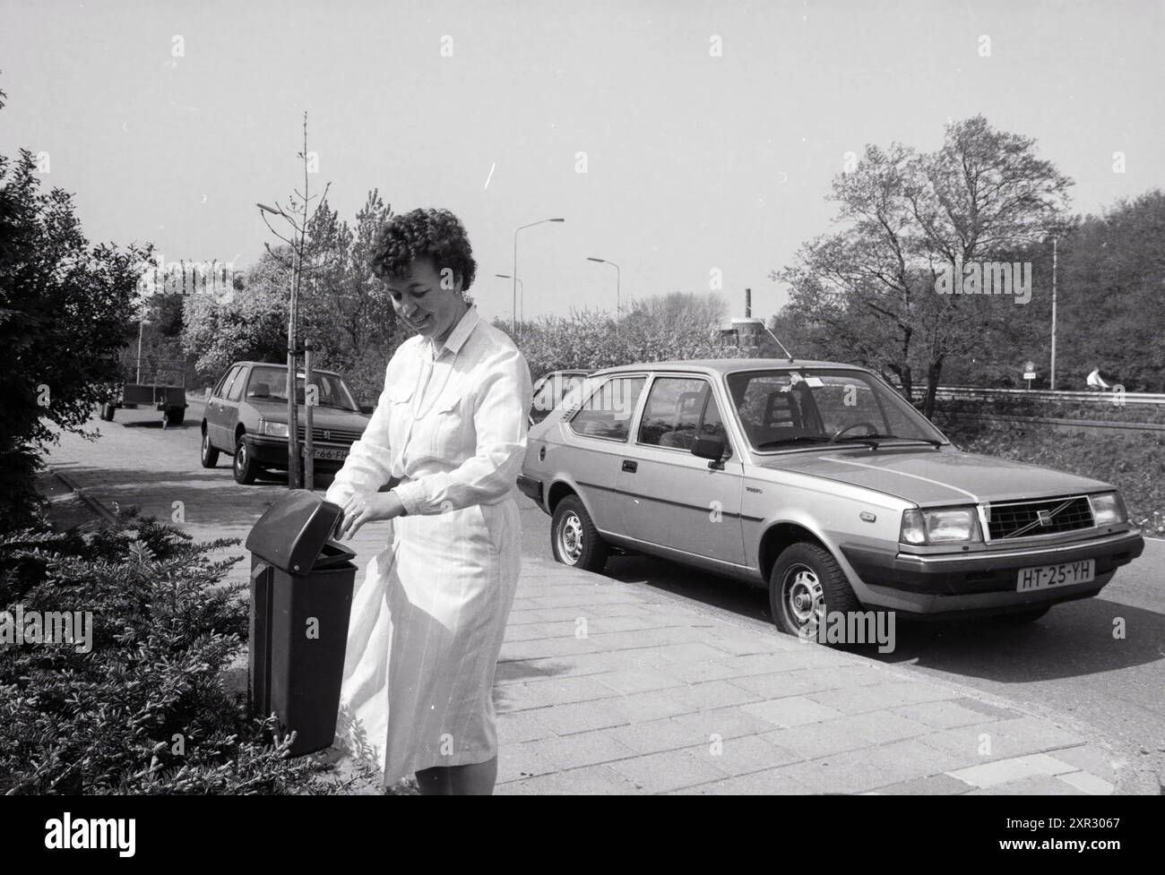 MRS Mense and Children, Oude Kruisweg 154, Cruquius, Personen, Cruquius, Oude Kruisweg, 14-05-1986, Whizgle Dutch News : des images historiques sur mesure pour l'avenir. Explorez le passé néerlandais avec des perspectives modernes grâce à des images d'agences néerlandaises. Concilier les événements d'hier avec les perspectives de demain. Embarquez pour un voyage intemporel avec des histoires qui façonnent notre avenir. Banque D'Images