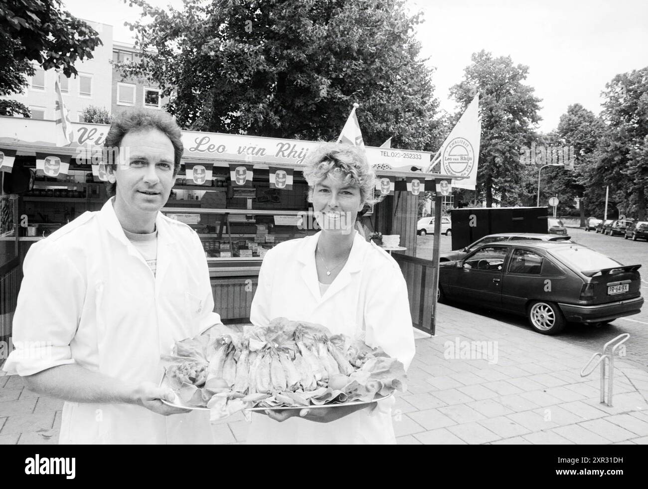 Fish Stall Leo van Rhijn, Frans Halsplein 12, Haarlem, Frans Halsplein, pays-Bas, 04-07-1993, Whizgle Dutch News : des images historiques sur mesure pour l'avenir. Explorez le passé néerlandais avec des perspectives modernes grâce à des images d'agences néerlandaises. Concilier les événements d'hier avec les perspectives de demain. Embarquez pour un voyage intemporel avec des histoires qui façonnent notre avenir. Banque D'Images