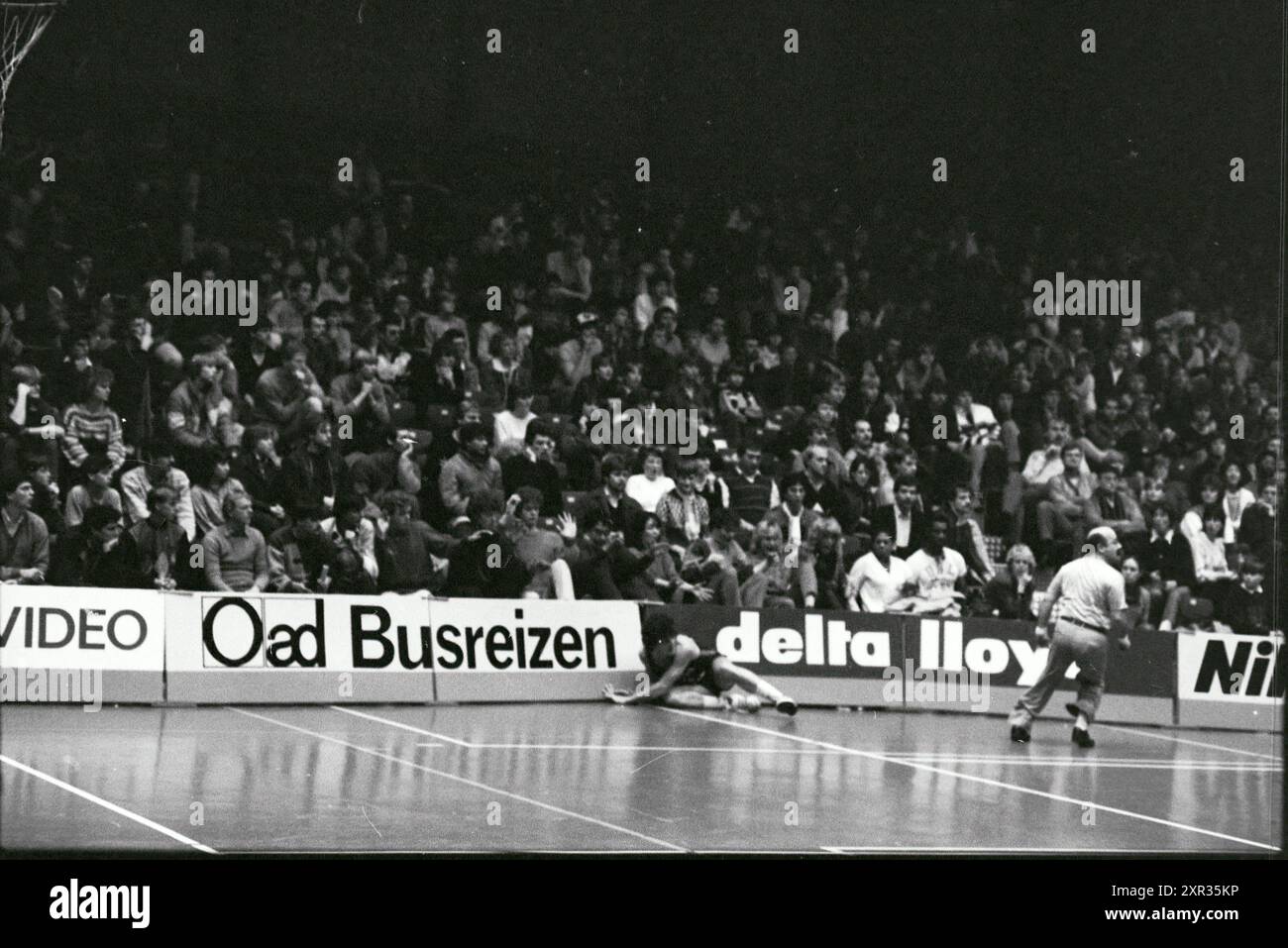 Basketball, Flamingos, Whizgle Dutch News : des images historiques sur mesure pour l'avenir. Explorez le passé néerlandais avec des perspectives modernes grâce à des images d'agences néerlandaises. Concilier les événements d'hier avec les perspectives de demain. Embarquez pour un voyage intemporel avec des histoires qui façonnent notre avenir. Banque D'Images