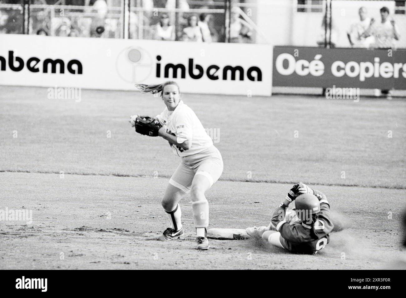 Softball, pays-Bas - République tchèque, 25-07-1995, Whizgle Dutch News : images historiques sur mesure pour l'avenir. Explorez le passé néerlandais avec des perspectives modernes grâce à des images d'agences néerlandaises. Concilier les événements d'hier avec les perspectives de demain. Embarquez pour un voyage intemporel avec des histoires qui façonnent notre avenir. Banque D'Images