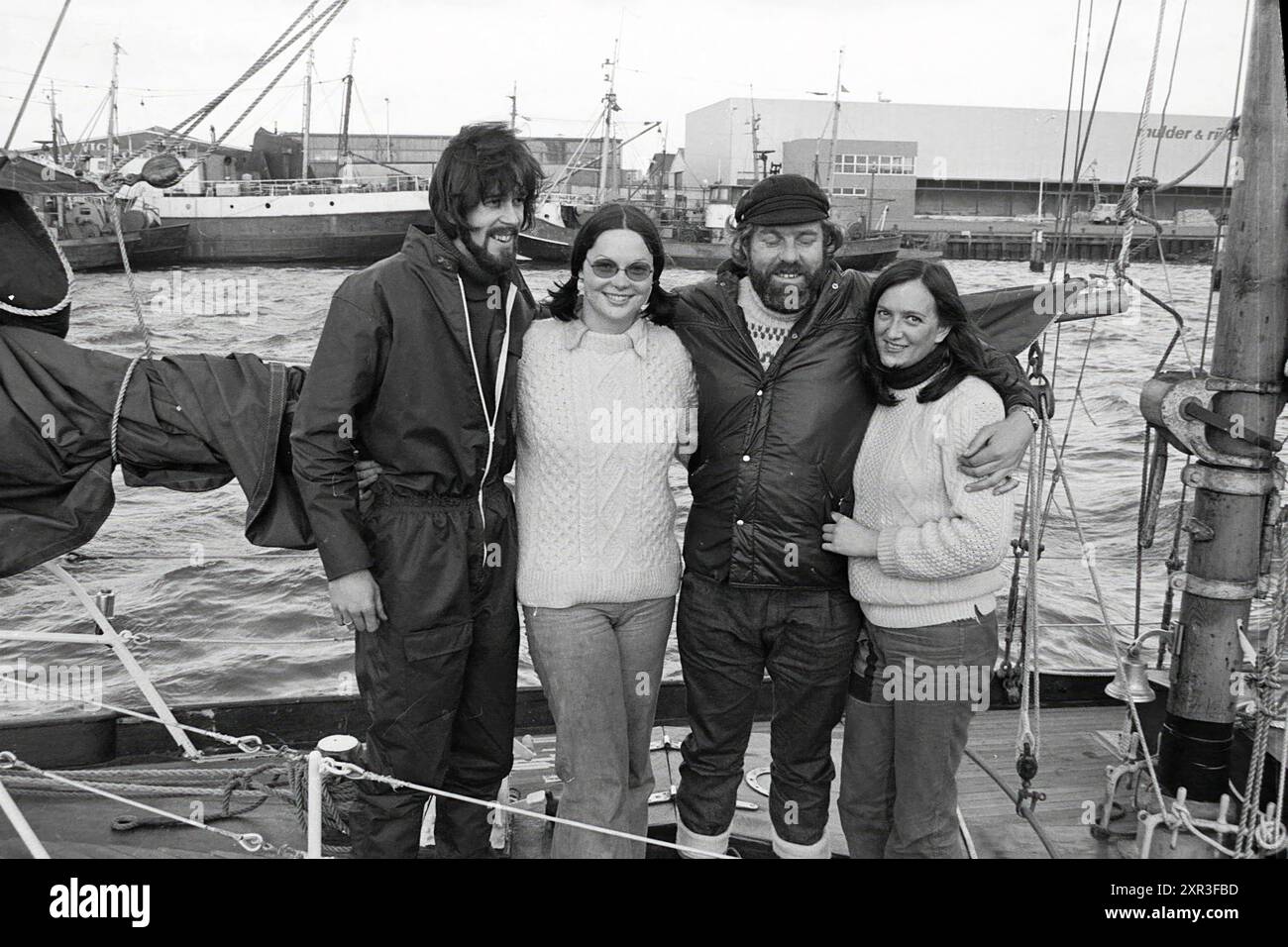 Personne à bord d'un yacht à voile., 19-11-1973, Whizgle Dutch News : images historiques sur mesure pour l'avenir. Explorez le passé néerlandais avec des perspectives modernes grâce à des images d'agences néerlandaises. Concilier les événements d'hier avec les perspectives de demain. Embarquez pour un voyage intemporel avec des histoires qui façonnent notre avenir. Banque D'Images