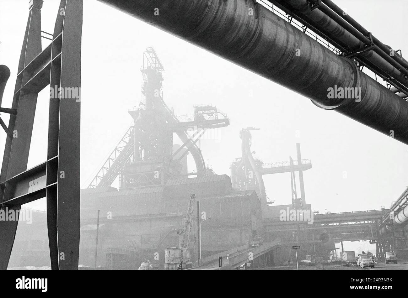 Hauts fourneaux - photos d'archives, hauts fourneaux, 18-01-1982, Whizgle Dutch News : images historiques sur mesure pour l'avenir. Explorez le passé néerlandais avec des perspectives modernes grâce à des images d'agences néerlandaises. Concilier les événements d'hier avec les perspectives de demain. Embarquez pour un voyage intemporel avec des histoires qui façonnent notre avenir. Banque D'Images