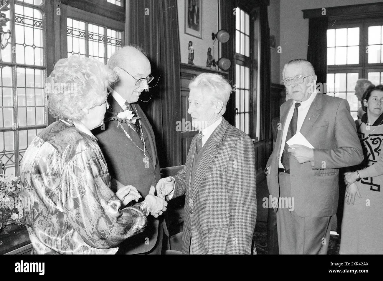 Adieu Maire Machielsen de Zandvoort, Maires, Zandvoort, 26-02-1988, Whizgle Dutch News : des images historiques sur mesure pour l'avenir. Explorez le passé néerlandais avec des perspectives modernes grâce à des images d'agences néerlandaises. Concilier les événements d'hier avec les perspectives de demain. Embarquez pour un voyage intemporel avec des histoires qui façonnent notre avenir. Banque D'Images