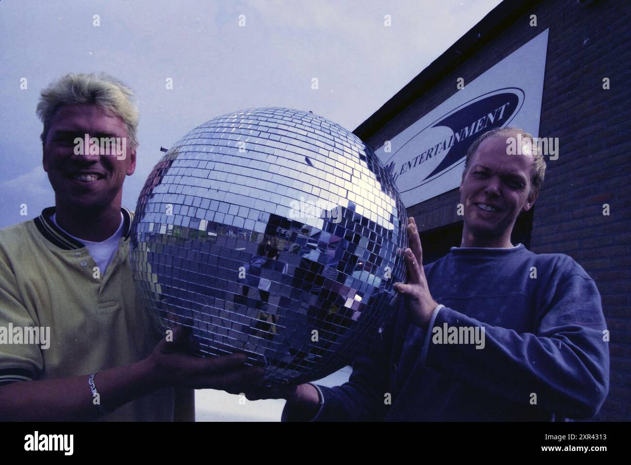 H W Entertainment, IJmuiden, IJmuiden, pays-Bas, 04-09-2000, Whizgle Dutch News : des images historiques sur mesure pour l'avenir. Explorez le passé néerlandais avec des perspectives modernes grâce à des images d'agences néerlandaises. Concilier les événements d'hier avec les perspectives de demain. Embarquez pour un voyage intemporel avec des histoires qui façonnent notre avenir. Banque D'Images