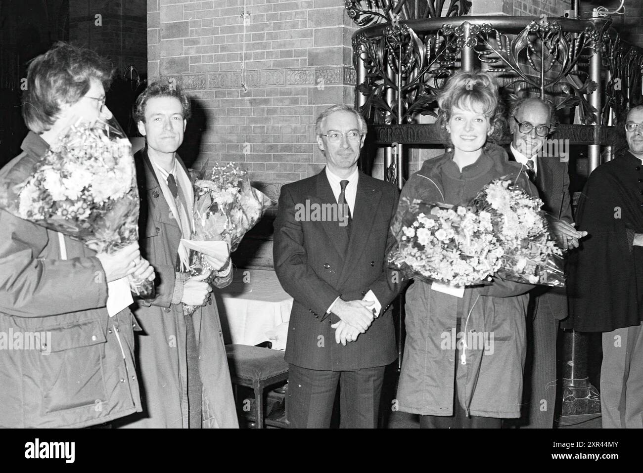 Cérémonie de remise des prix concours d'orgue des ambassadeurs de France, Haarlem, orgues et organistes, 22-10-1988, Whizgle Dutch News : des images historiques sur mesure pour l'avenir. Explorez le passé néerlandais avec des perspectives modernes grâce à des images d'agences néerlandaises. Concilier les événements d'hier avec les perspectives de demain. Embarquez pour un voyage intemporel avec des histoires qui façonnent notre avenir. Banque D'Images