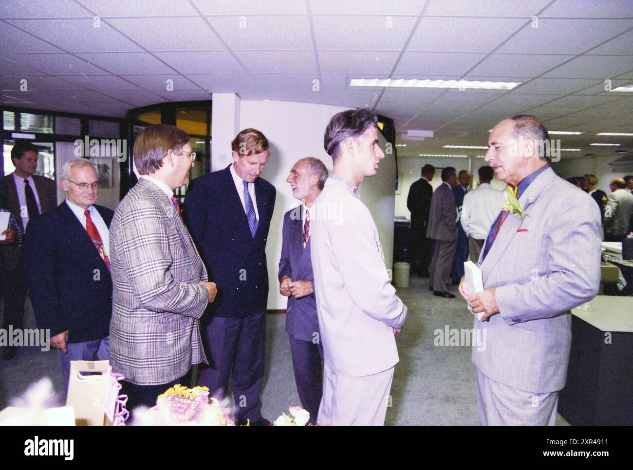 Réception, Whizgle Dutch News : des images historiques sur mesure pour l'avenir. Explorez le passé néerlandais avec des perspectives modernes grâce à des images d'agences néerlandaises. Concilier les événements d'hier avec les perspectives de demain. Embarquez pour un voyage intemporel avec des histoires qui façonnent notre avenir. Banque D'Images