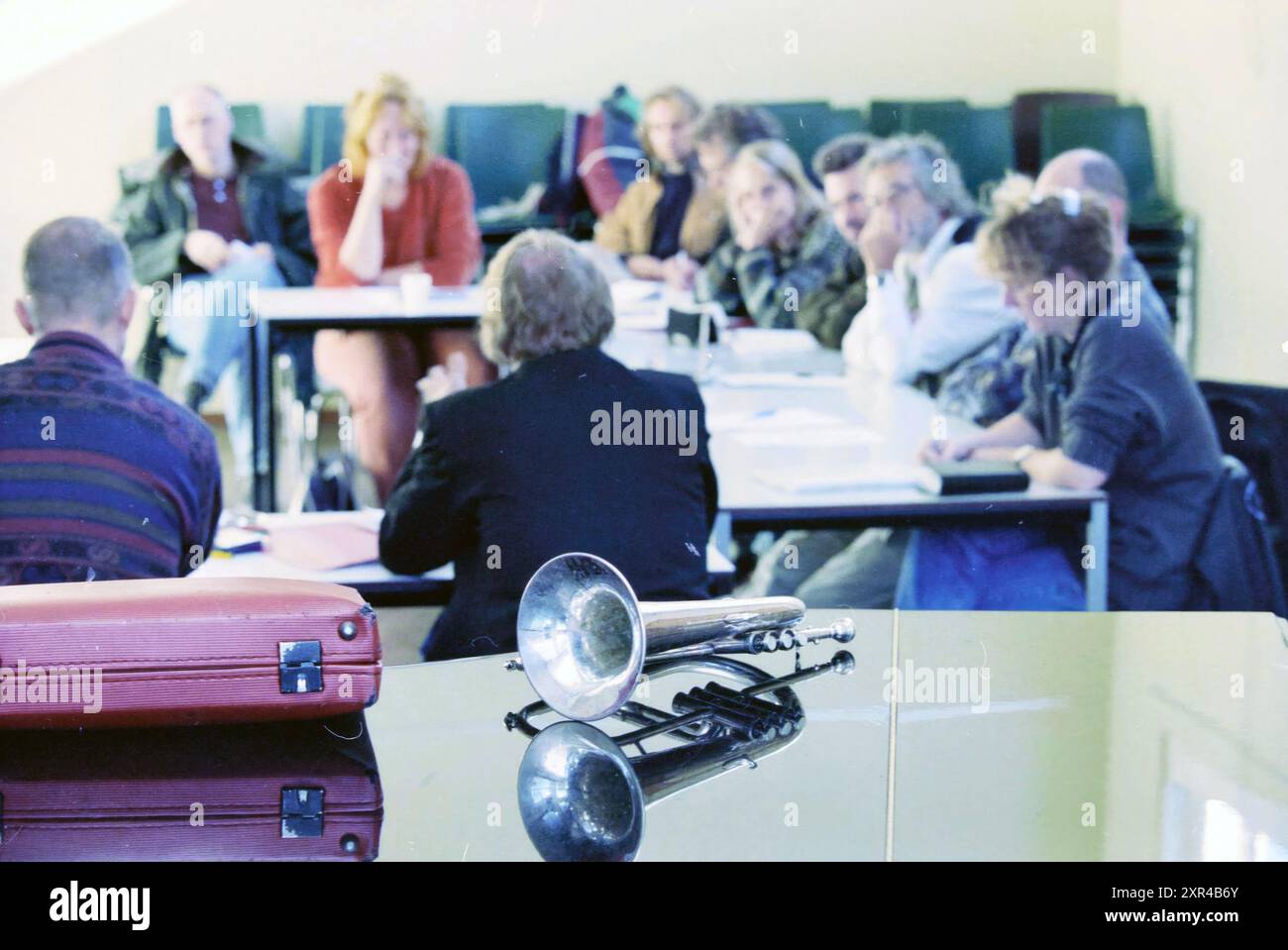 Action Teachers Center for Artistic Education, IJmuiden, IJmuiden, pays-Bas, 25-10-1997, Whizgle Dutch News : des images historiques sur mesure pour l'avenir. Explorez le passé néerlandais avec des perspectives modernes grâce à des images d'agences néerlandaises. Concilier les événements d'hier avec les perspectives de demain. Embarquez pour un voyage intemporel avec des histoires qui façonnent notre avenir. Banque D'Images