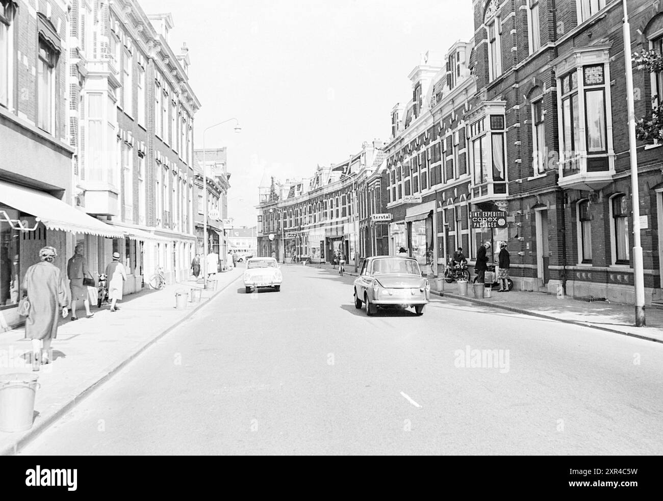 Diverses rues à Haarlem pour Haarlems Dagblad, rues, 13-09-1965, Whizgle Dutch News : images historiques sur mesure pour l'avenir. Explorez le passé néerlandais avec des perspectives modernes grâce à des images d'agences néerlandaises. Concilier les événements d'hier avec les perspectives de demain. Embarquez pour un voyage intemporel avec des histoires qui façonnent notre avenir. Banque D'Images