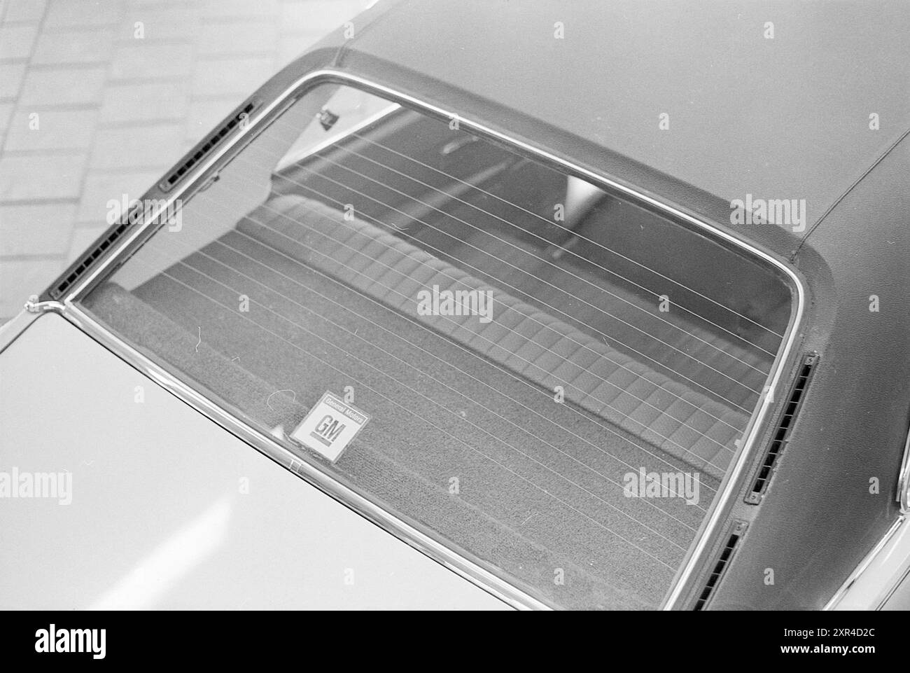 Lunette arrière de voiture de tourisme, 22-02-1968, Whizgle Dutch News : images historiques sur mesure pour l'avenir. Explorez le passé néerlandais avec des perspectives modernes grâce à des images d'agences néerlandaises. Concilier les événements d'hier avec les perspectives de demain. Embarquez pour un voyage intemporel avec des histoires qui façonnent notre avenir. Banque D'Images Lunette arrière de voiture de tourisme, 22-02-1968, Whizgle Dutch News : images historiques sur mesure pour l'avenir. Explorez le passé néerlandais avec des perspectives modernes grâce à des images d'agences néerlandaises. Concilier les événements d'hier avec les perspectives de demain. Embarquez pour un voyage intemporel avec des histoires qui façonnent notre avenir. Banque D'Images