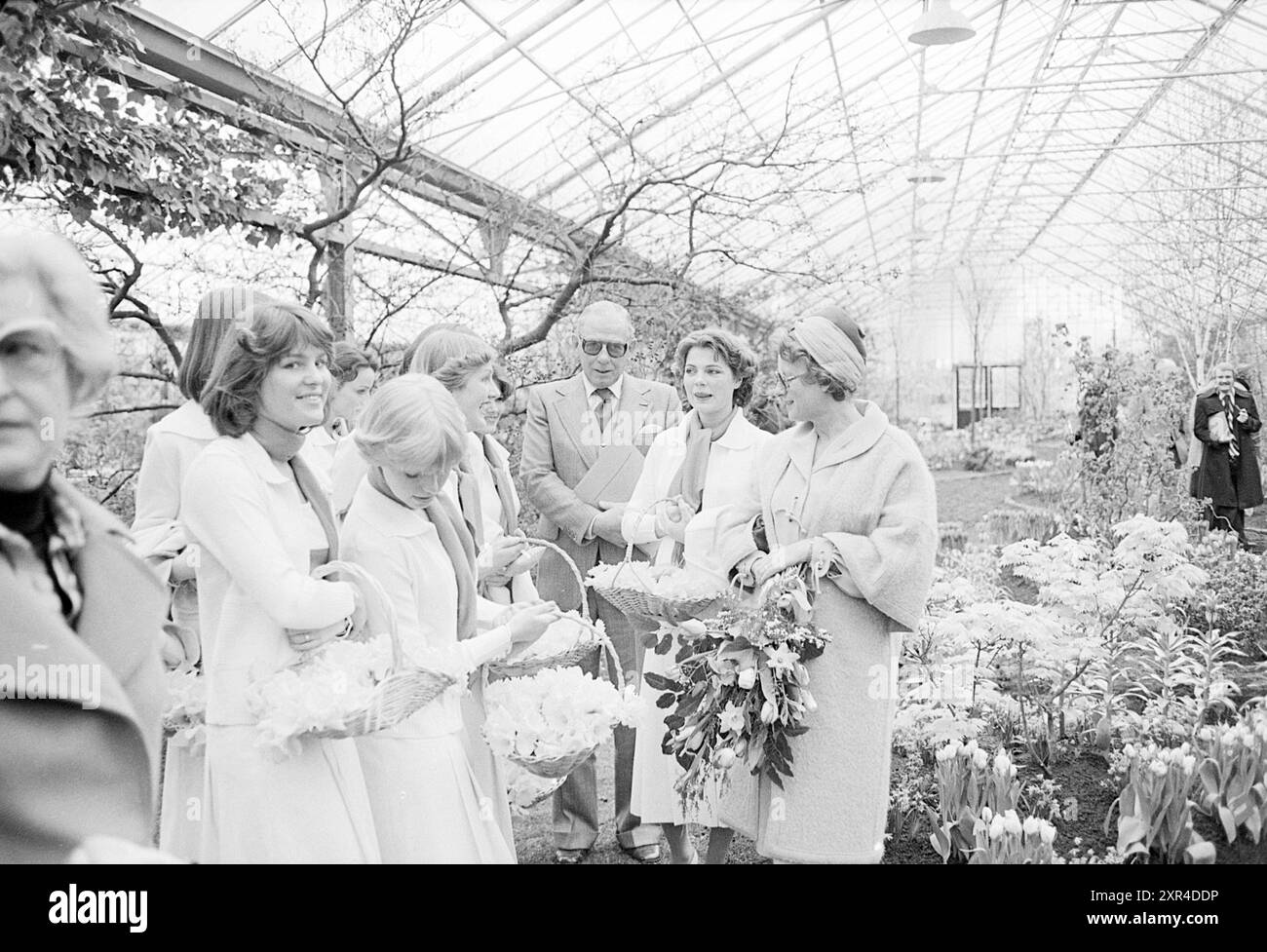 Ouverture de Keukenhof, domaine de la Fondation Keukenhof à lisse, 29-03-1977, Whizgle Dutch News : images historiques sur mesure pour l'avenir. Explorez le passé néerlandais avec des perspectives modernes grâce à des images d'agences néerlandaises. Concilier les événements d'hier avec les perspectives de demain. Embarquez pour un voyage intemporel avec des histoires qui façonnent notre avenir. Banque D'Images