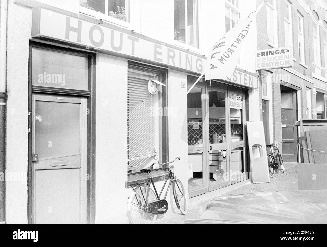 Centre ville de Haarlem, Eringa's Kitchen Center, Haarlem, Nassaulaan, pays-Bas, Whizgle Dutch News : des images historiques sur mesure pour l'avenir. Explorez le passé néerlandais avec des perspectives modernes grâce à des images d'agences néerlandaises. Concilier les événements d'hier avec les perspectives de demain. Embarquez pour un voyage intemporel avec des histoires qui façonnent notre avenir. Banque D'Images