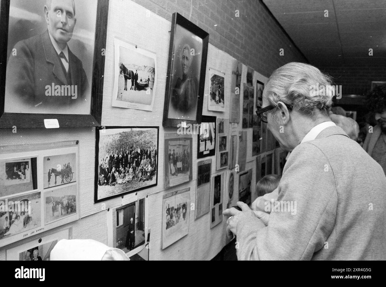 Exposition d'ouverture 100 ans station balnéaire Wijk aan Zee, ouverture, ouvertures, mise en service, expositions, Wijk aan Zee, 07-07-1980, Whizgle Dutch News : des images historiques sur mesure pour l'avenir. Explorez le passé néerlandais avec des perspectives modernes grâce à des images d'agences néerlandaises. Concilier les événements d'hier avec les perspectives de demain. Embarquez pour un voyage intemporel avec des histoires qui façonnent notre avenir. Banque D'Images