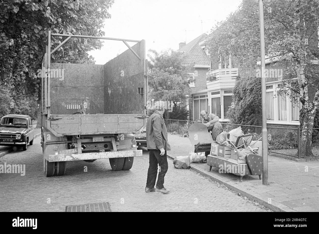 Déchets encombrants pour les maisons, ordures, 30-07-1973, Whizgle Dutch News : des images historiques sur mesure pour l'avenir. Explorez le passé néerlandais avec des perspectives modernes grâce à des images d'agences néerlandaises. Concilier les événements d'hier avec les perspectives de demain. Embarquez pour un voyage intemporel avec des histoires qui façonnent notre avenir. Banque D'Images