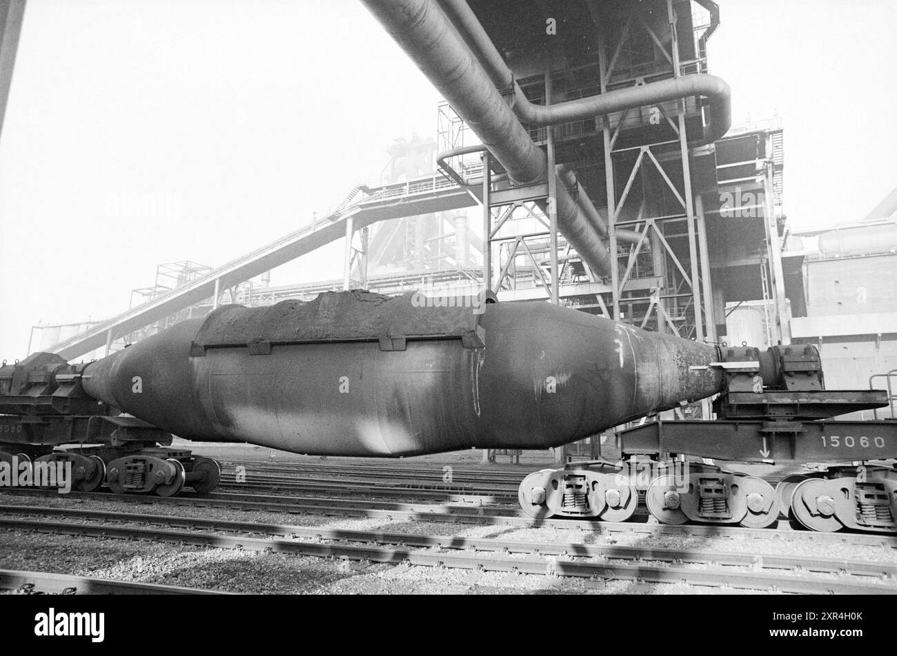 Hauts fourneaux - photos d'archives, hauts fourneaux, 18-01-1982, Whizgle Dutch News : images historiques sur mesure pour l'avenir. Explorez le passé néerlandais avec des perspectives modernes grâce à des images d'agences néerlandaises. Concilier les événements d'hier avec les perspectives de demain. Embarquez pour un voyage intemporel avec des histoires qui façonnent notre avenir. Banque D'Images