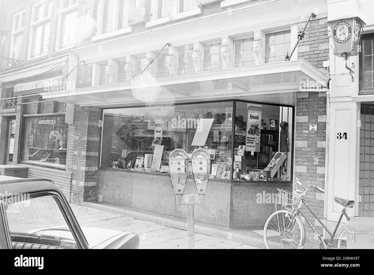 Centre ville de Haarlem, Gerard Smit, Haarlem, Gedempte Oude Gracht, pays-Bas, Whizgle Dutch News : des images historiques sur mesure pour l'avenir. Explorez le passé néerlandais avec des perspectives modernes grâce à des images d'agences néerlandaises. Concilier les événements d'hier avec les perspectives de demain. Embarquez pour un voyage intemporel avec des histoires qui façonnent notre avenir. Banque D'Images