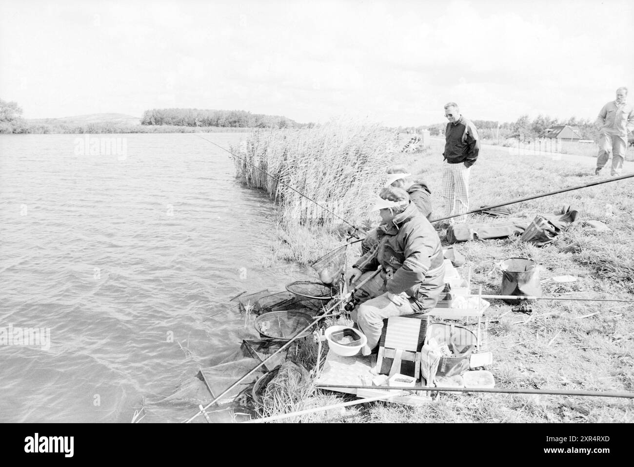 Pêche, parcours de canoë, Spaarnwoude, Spaarnwoude, 22-08-1992, Whizgle Dutch News : des images historiques sur mesure pour l'avenir. Explorez le passé néerlandais avec des perspectives modernes grâce à des images d'agences néerlandaises. Concilier les événements d'hier avec les perspectives de demain. Embarquez pour un voyage intemporel avec des histoires qui façonnent notre avenir. Banque D'Images