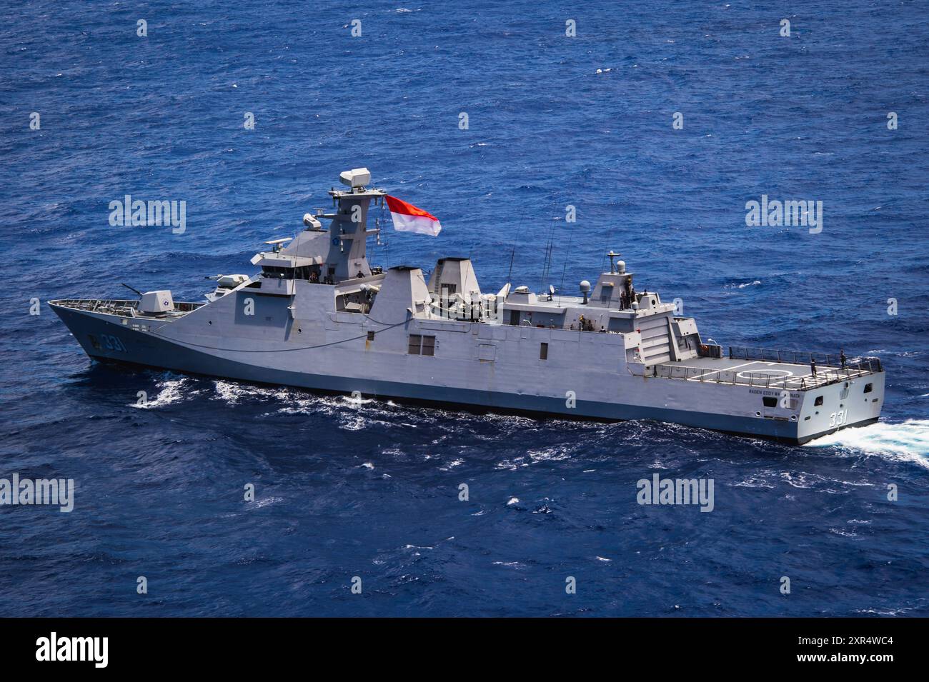 La frégate KRI Raden Eddy Martadinata (331) de la marine indonésienne navigue pendant la phase en mer de l’exercice Rim of the Pacific (RIMPAC) 2024. Vingt-neuf pays, 40 navires de surface, trois sous-marins, 14 forces terrestres nationales, plus de 150 avions et 25 000 membres du personnel participent au RIMPAC dans et autour des îles Hawaï, du 27 juin au 1er août. Le RIMPAC, le plus grand exercice maritime international au monde, offre une occasion de formation unique tout en favorisant et en soutenant les relations de coopération entre les participants essentielles pour assurer la sûreté des voies maritimes et la sécurité sur le Banque D'Images