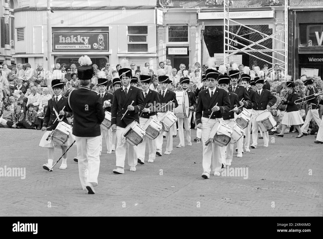 Mars des musiciens, mars, musique, 27-06-1985, Whizgle Dutch News : images historiques sur mesure pour l'avenir. Explorez le passé néerlandais avec des perspectives modernes grâce à des images d'agences néerlandaises. Concilier les événements d'hier avec les perspectives de demain. Embarquez pour un voyage intemporel avec des histoires qui façonnent notre avenir. Banque D'Images