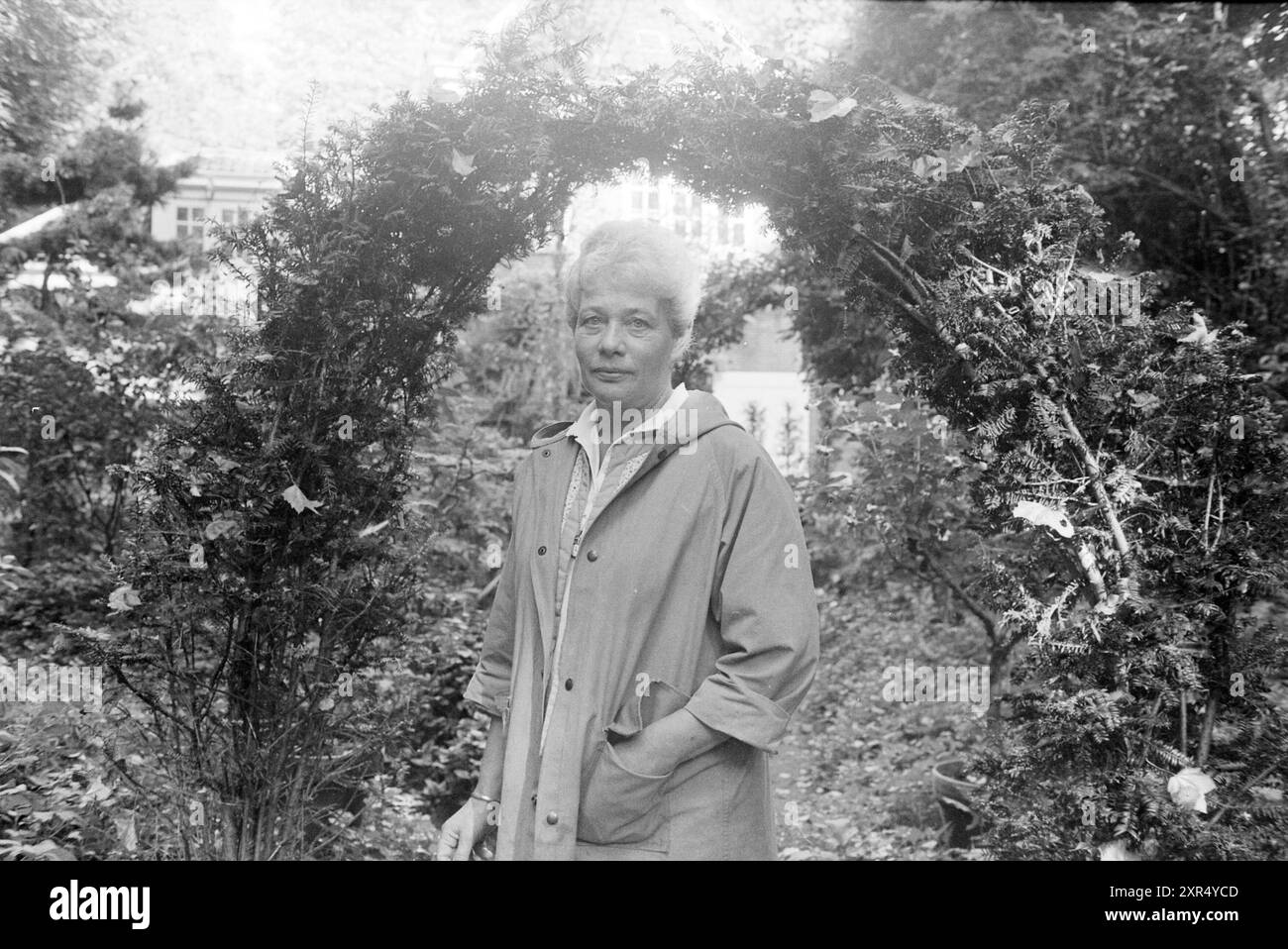 MRS Grainboom in Garden, Gardens and Parks, 02-10-1985, Whizgle Dutch News : des images historiques sur mesure pour l'avenir. Explorez le passé néerlandais avec des perspectives modernes grâce à des images d'agences néerlandaises. Concilier les événements d'hier avec les perspectives de demain. Embarquez pour un voyage intemporel avec des histoires qui façonnent notre avenir. Banque D'Images