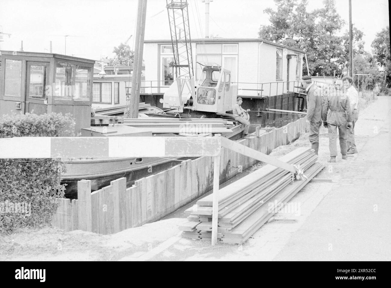 Rapport sur la navigation intérieure, Haarlem, construction navale, transport maritime, 07-08-1978, Whizgle Dutch News : des images historiques sur mesure pour l'avenir. Explorez le passé néerlandais avec des perspectives modernes grâce à des images d'agences néerlandaises. Concilier les événements d'hier avec les perspectives de demain. Embarquez pour un voyage intemporel avec des histoires qui façonnent notre avenir. Banque D'Images