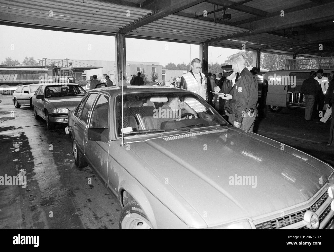 Traffic control IJmuiden, IJmuiden, pays-Bas, 15-09-1993, Whizgle Dutch News : images historiques sur mesure pour l'avenir. Explorez le passé néerlandais avec des perspectives modernes grâce à des images d'agences néerlandaises. Concilier les événements d'hier avec les perspectives de demain. Embarquez pour un voyage intemporel avec des histoires qui façonnent notre avenir. Banque D'Images
