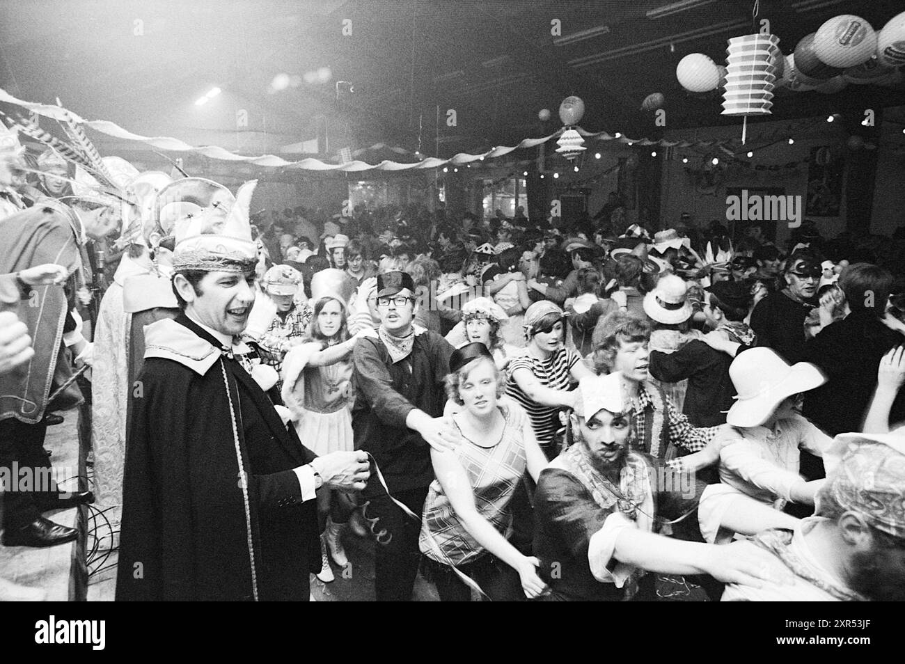 Carnaval à Noordwijkerhout, Carnaval, 22-02-1971, Whizgle Dutch News : des images historiques sur mesure pour l'avenir. Explorez le passé néerlandais avec des perspectives modernes grâce à des images d'agences néerlandaises. Concilier les événements d'hier avec les perspectives de demain. Embarquez pour un voyage intemporel avec des histoires qui façonnent notre avenir. Banque D'Images