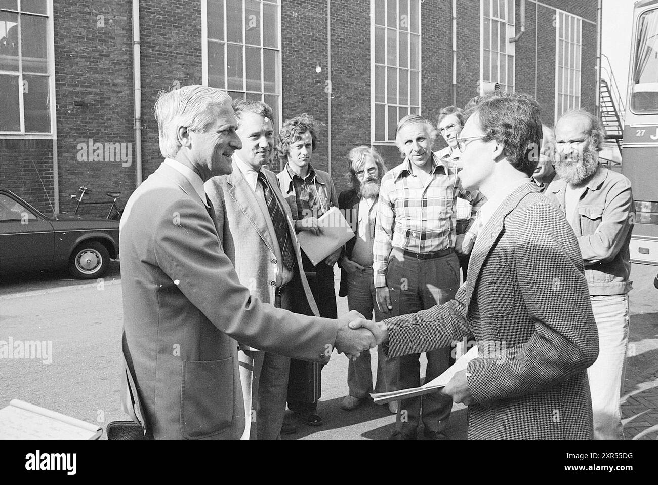 Présentez vos signatures au réalisateur Hoogovens, Hoogovens, 31-05-1978, Whizgle Dutch News : images historiques adaptées à l'avenir. Explorez le passé néerlandais avec des perspectives modernes grâce à des images d'agences néerlandaises. Concilier les événements d'hier avec les perspectives de demain. Embarquez pour un voyage intemporel avec des histoires qui façonnent notre avenir. Banque D'Images