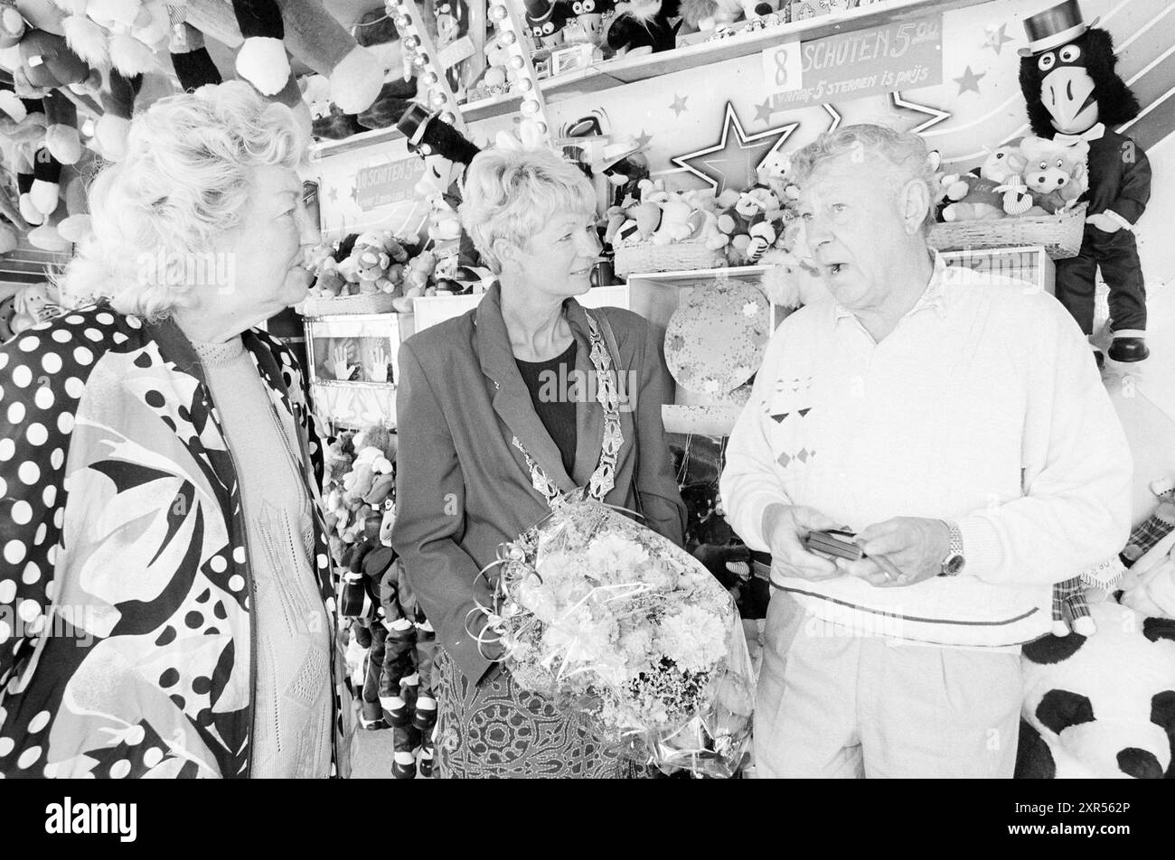 foire de 40 ans, hr. Schimmelpenninck, IJm., IJmuiden, pays-Bas, 06-07-1994, Whizgle Dutch News : des images historiques sur mesure pour l'avenir. Explorez le passé néerlandais avec des perspectives modernes grâce à des images d'agences néerlandaises. Concilier les événements d'hier avec les perspectives de demain. Embarquez pour un voyage intemporel avec des histoires qui façonnent notre avenir. Banque D'Images