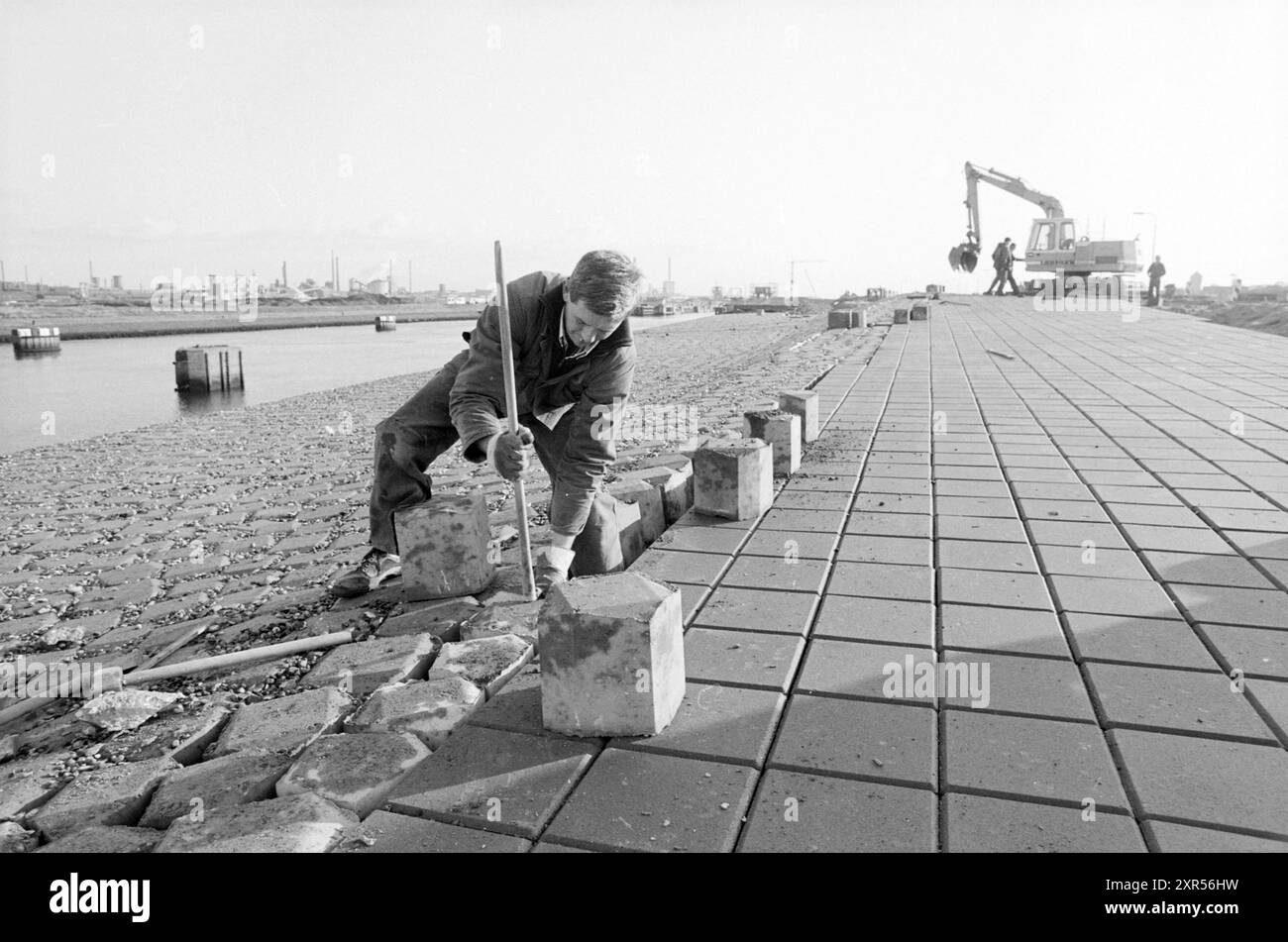 Construction d'une nouvelle route, écluses d'IJmuiden, IJmuiden, pays-Bas, 25-10-1992, Whizgle Dutch News : des images historiques sur mesure pour l'avenir. Explorez le passé néerlandais avec des perspectives modernes grâce à des images d'agences néerlandaises. Concilier les événements d'hier avec les perspectives de demain. Embarquez pour un voyage intemporel avec des histoires qui façonnent notre avenir. Banque D'Images