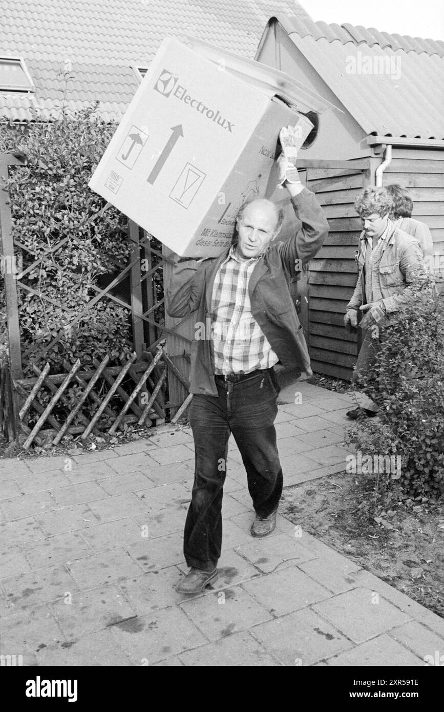 Rapports : collecte des déchets volumineux, rapport, ordures, 24-09-1981, Whizgle Dutch News : images historiques sur mesure pour l'avenir. Explorez le passé néerlandais avec des perspectives modernes grâce à des images d'agences néerlandaises. Concilier les événements d'hier avec les perspectives de demain. Embarquez pour un voyage intemporel avec des histoires qui façonnent notre avenir. Banque D'Images