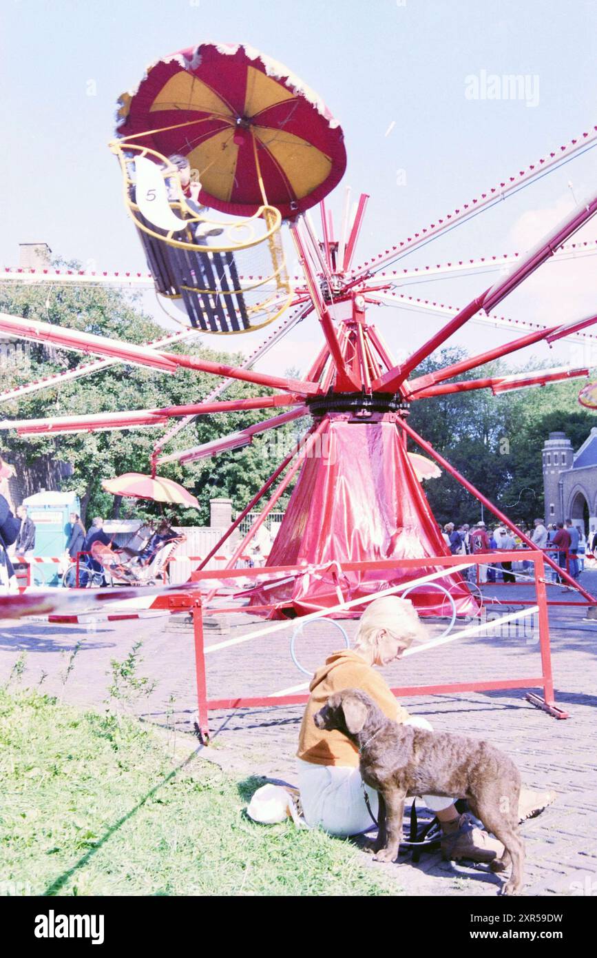 Foire annuelle, Emmaplein, Haarlem, Emmaplein, 06-09-1996, Whizgle Dutch News : des images historiques sur mesure pour l'avenir. Explorez le passé néerlandais avec des perspectives modernes grâce à des images d'agences néerlandaises. Concilier les événements d'hier avec les perspectives de demain. Embarquez pour un voyage intemporel avec des histoires qui façonnent notre avenir. Banque D'Images