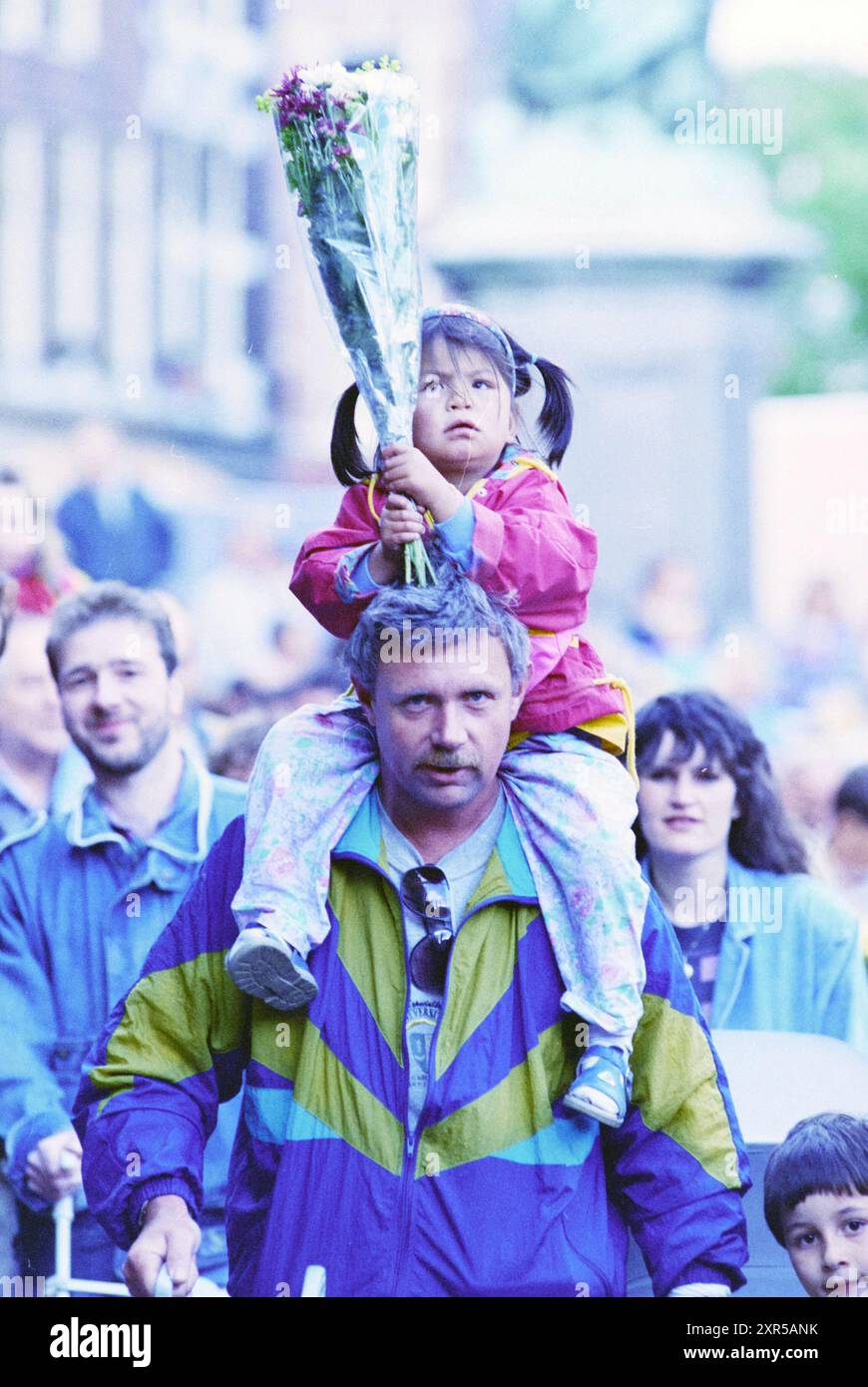 Arrivée de l'événement de quatre jours de la soirée, Haarlem, pays-Bas, 09-06-1994, Whizgle Dutch News : images historiques sur mesure pour l'avenir. Explorez le passé néerlandais avec des perspectives modernes grâce à des images d'agences néerlandaises. Concilier les événements d'hier avec les perspectives de demain. Embarquez pour un voyage intemporel avec des histoires qui façonnent notre avenir. Banque D'Images