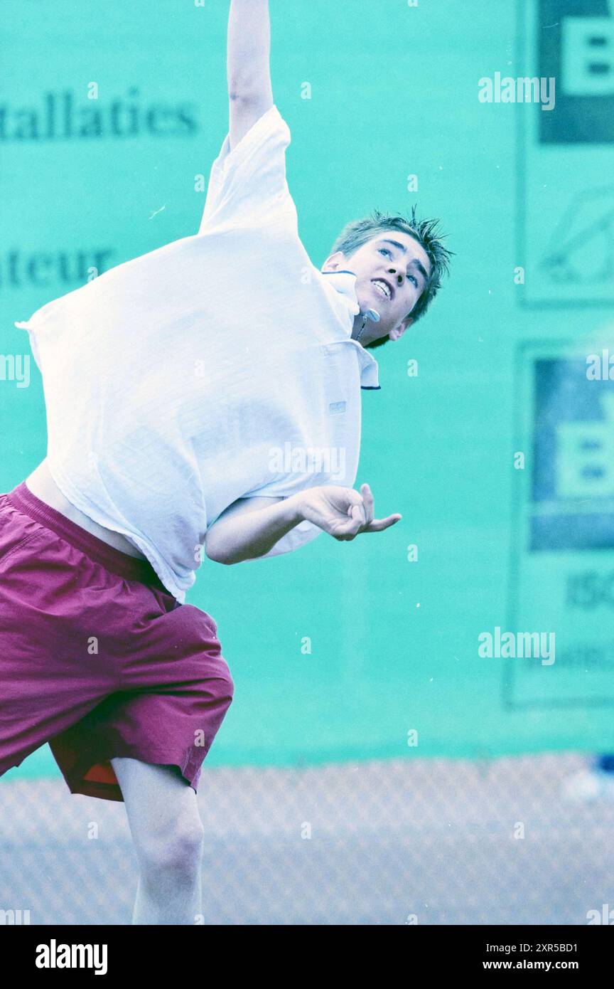 Tennis B2 final, Bennebroek, Bennebroek, 15-06-2002, Whizgle Dutch News : images historiques adaptées à l'avenir. Explorez le passé néerlandais avec des perspectives modernes grâce à des images d'agences néerlandaises. Concilier les événements d'hier avec les perspectives de demain. Embarquez pour un voyage intemporel avec des histoires qui façonnent notre avenir. Banque D'Images