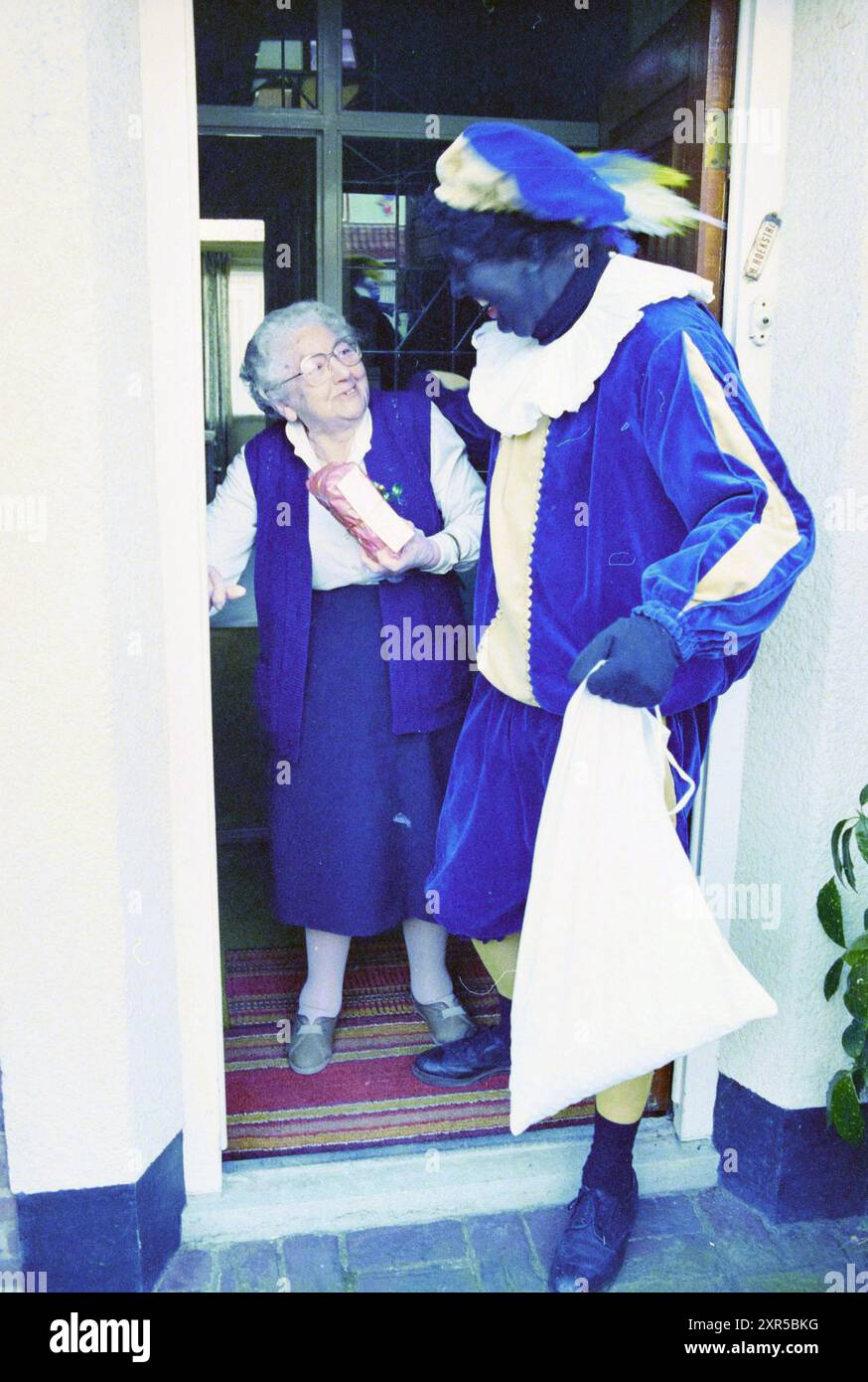 Tournesol action, IJmuiden, 04-12-1995, Whizgle Dutch News : images historiques sur mesure pour l'avenir. Explorez le passé néerlandais avec des perspectives modernes grâce à des images d'agences néerlandaises. Concilier les événements d'hier avec les perspectives de demain. Embarquez pour un voyage intemporel avec des histoires qui façonnent notre avenir. Banque D'Images Tournesol action, IJmuiden, 04-12-1995, Whizgle Dutch News : images historiques sur mesure pour l'avenir. Explorez le passé néerlandais avec des perspectives modernes grâce à des images d'agences néerlandaises. Concilier les événements d'hier avec les perspectives de demain. Embarquez pour un voyage intemporel avec des histoires qui façonnent notre avenir. Banque D'Images