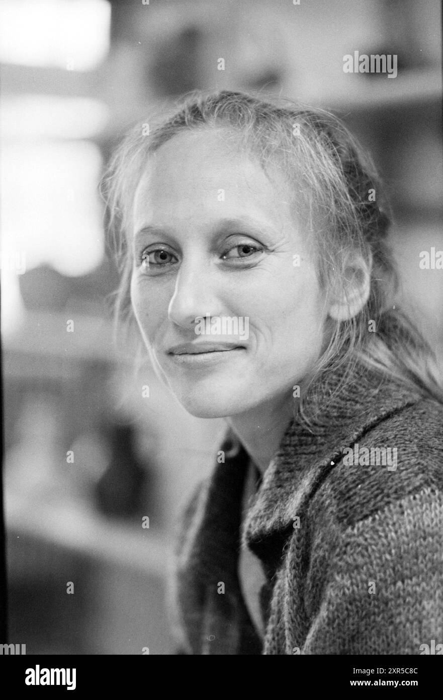 Ms. van Heyningen centre de loisirs, IJm., quartiers, centres communautaires, commerces de proximité, centres de formation, personnes, IJmuiden, pays-Bas, 21-08-1979, Whizgle Dutch News : des images historiques sur mesure pour l'avenir. Explorez le passé néerlandais avec des perspectives modernes grâce à des images d'agences néerlandaises. Concilier les événements d'hier avec les perspectives de demain. Embarquez pour un voyage intemporel avec des histoires qui façonnent notre avenir. Banque D'Images