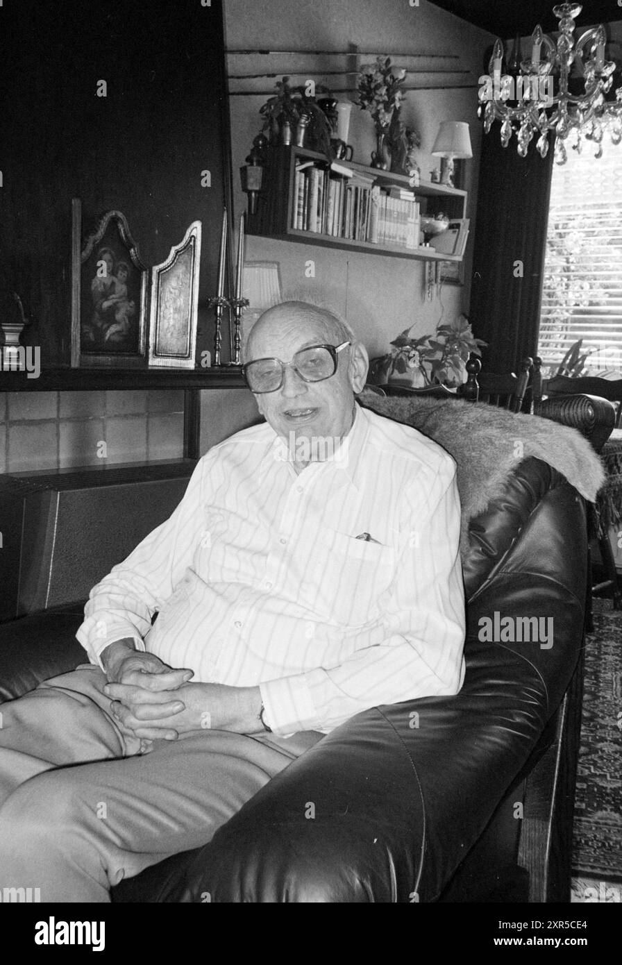 M. Peereboom, victime de guerre Kipp, seconde Guerre mondiale, restes de guerre, 17-01-1989, Whizgle Dutch News : des images historiques sur mesure pour l'avenir. Explorez le passé néerlandais avec des perspectives modernes grâce à des images d'agences néerlandaises. Concilier les événements d'hier avec les perspectives de demain. Embarquez pour un voyage intemporel avec des histoires qui façonnent notre avenir. Banque D'Images