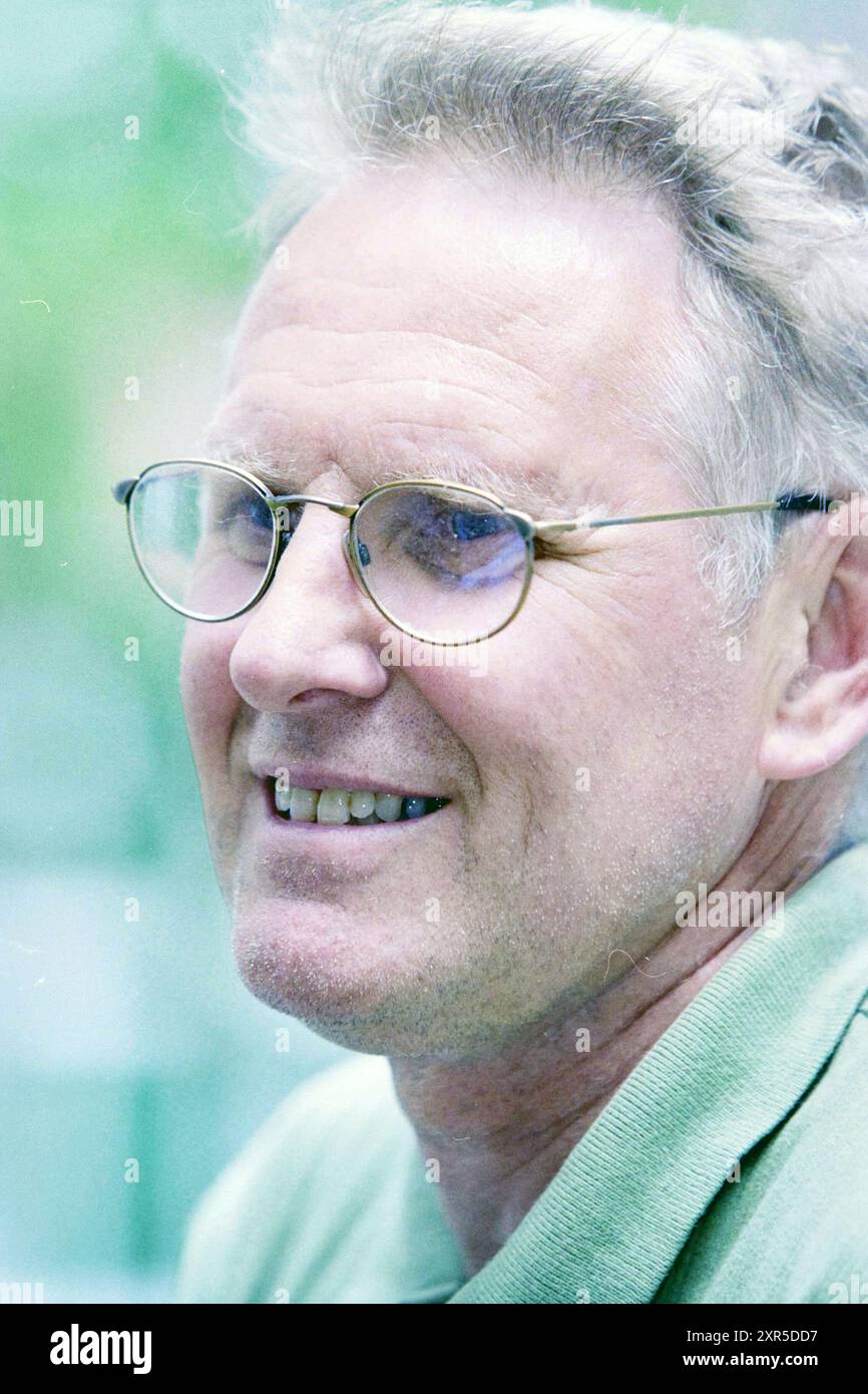 Portrait d'un homme, Whizgle Dutch News : images historiques adaptées pour l'avenir. Explorez le passé néerlandais avec des perspectives modernes grâce à des images d'agences néerlandaises. Concilier les événements d'hier avec les perspectives de demain. Embarquez pour un voyage intemporel avec des histoires qui façonnent notre avenir. Banque D'Images