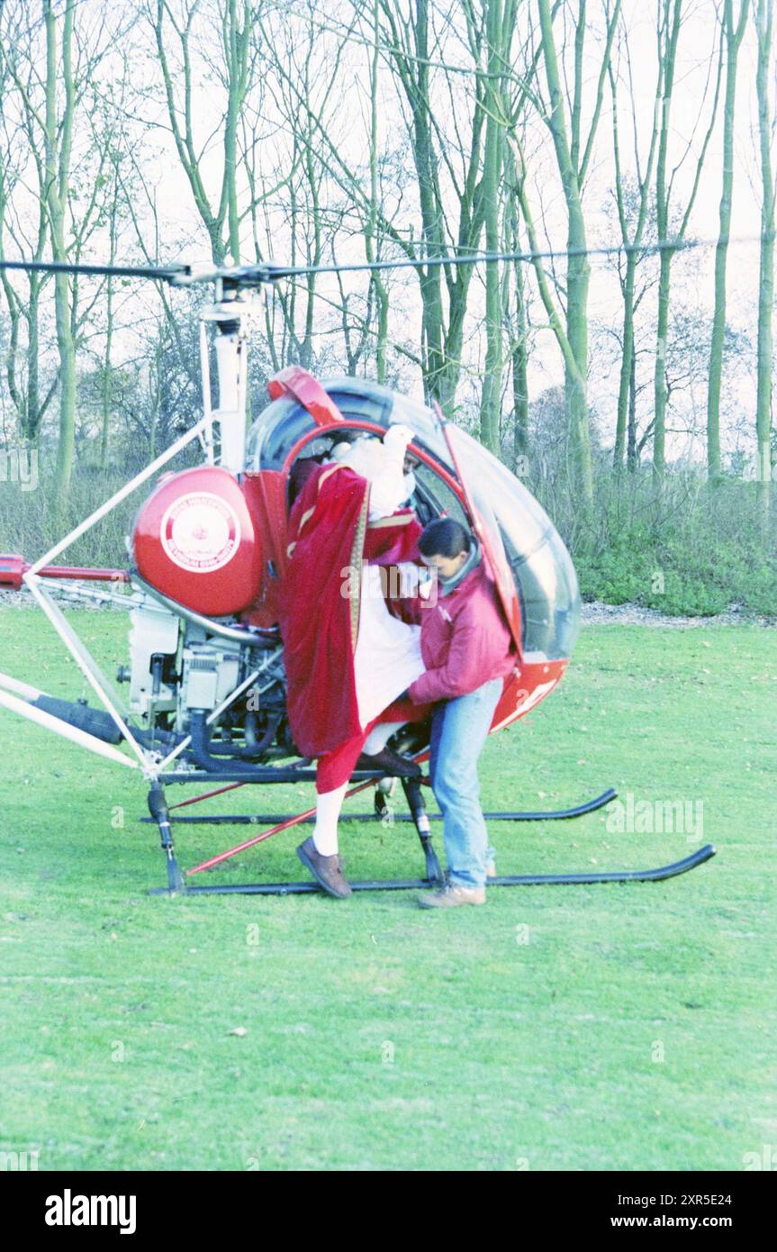 Arrivée de Saint, Cruquius, Cruquius, 04-12-1995, Whizgle Dutch News : des images historiques sur mesure pour l'avenir. Explorez le passé néerlandais avec des perspectives modernes grâce à des images d'agences néerlandaises. Concilier les événements d'hier avec les perspectives de demain. Embarquez pour un voyage intemporel avec des histoires qui façonnent notre avenir. Banque D'Images Arrivée de Saint, Cruquius, Cruquius, 04-12-1995, Whizgle Dutch News : des images historiques sur mesure pour l'avenir. Explorez le passé néerlandais avec des perspectives modernes grâce à des images d'agences néerlandaises. Concilier les événements d'hier avec les perspectives de demain. Embarquez pour un voyage intemporel avec des histoires qui façonnent notre avenir. Banque D'Images