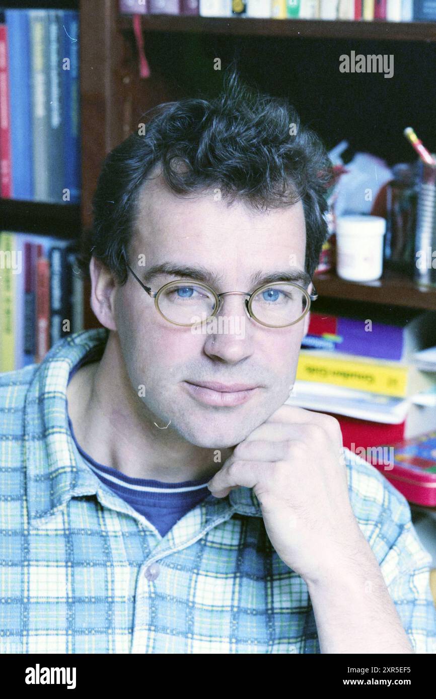 Mr. Winkler, Rudolf Steiner School, 03-02-1998, Whizgle Dutch News : des images historiques sur mesure pour l'avenir. Explorez le passé néerlandais avec des perspectives modernes grâce à des images d'agences néerlandaises. Concilier les événements d'hier avec les perspectives de demain. Embarquez pour un voyage intemporel avec des histoires qui façonnent notre avenir. Banque D'Images