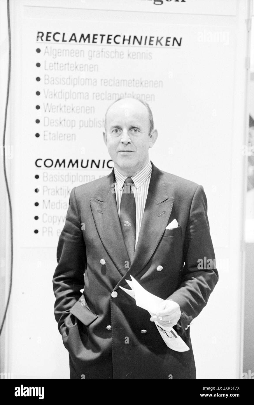 Open Day Advertising Business Jaap Eden Hal, Open Day and Open House, publicité, Amsterdam, Radioweg, pays-Bas, 24-03-1990, Whizgle Dutch News : des images historiques sur mesure pour l'avenir. Explorez le passé néerlandais avec des perspectives modernes grâce à des images d'agences néerlandaises. Concilier les événements d'hier avec les perspectives de demain. Embarquez pour un voyage intemporel avec des histoires qui façonnent notre avenir. Banque D'Images