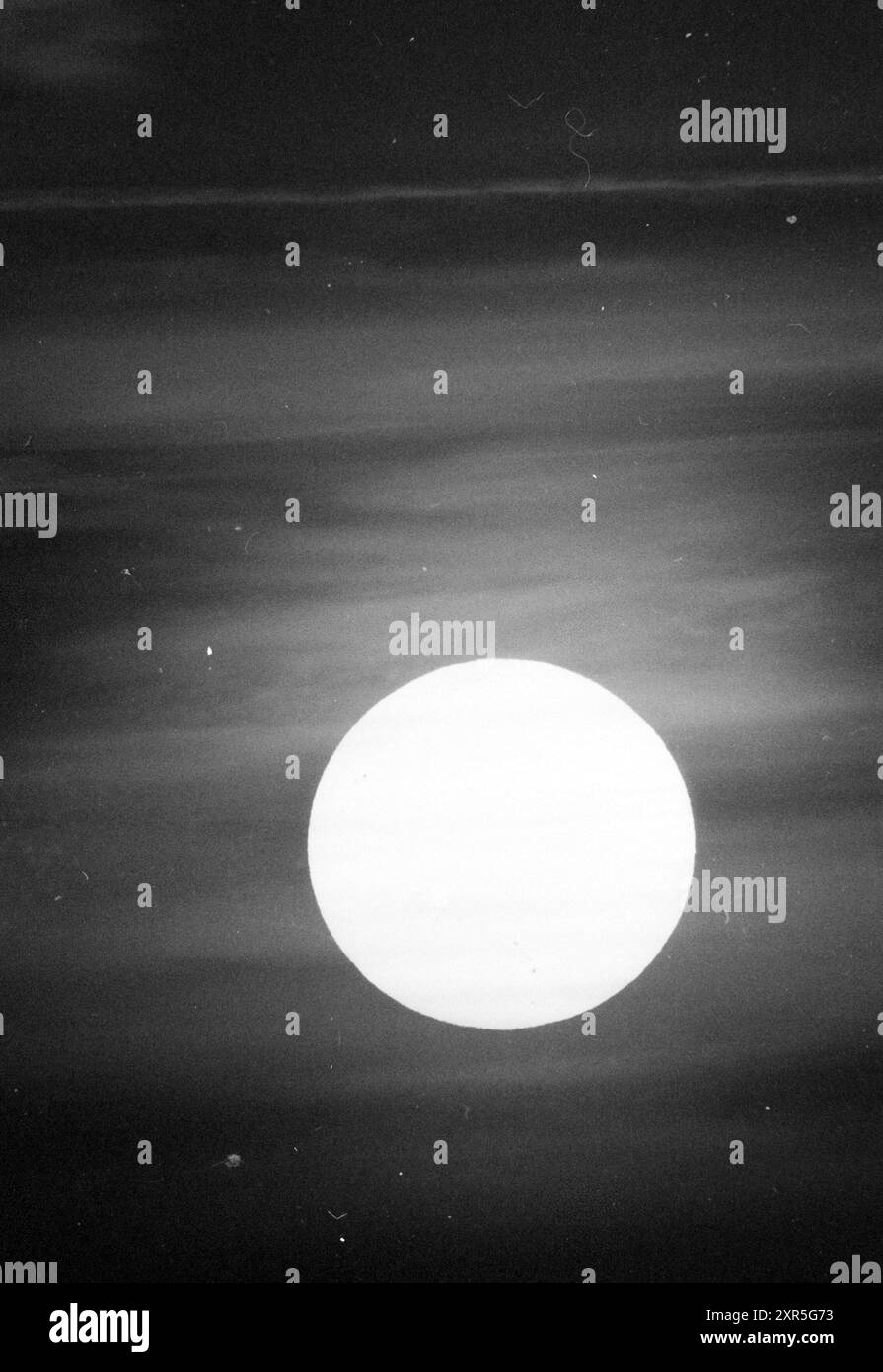 Coucher de soleil, nature, atmosphère, 26-05-1989, Whizgle Dutch News : images historiques sur mesure pour l'avenir. Explorez le passé néerlandais avec des perspectives modernes grâce à des images d'agences néerlandaises. Concilier les événements d'hier avec les perspectives de demain. Embarquez pour un voyage intemporel avec des histoires qui façonnent notre avenir. Banque D'Images