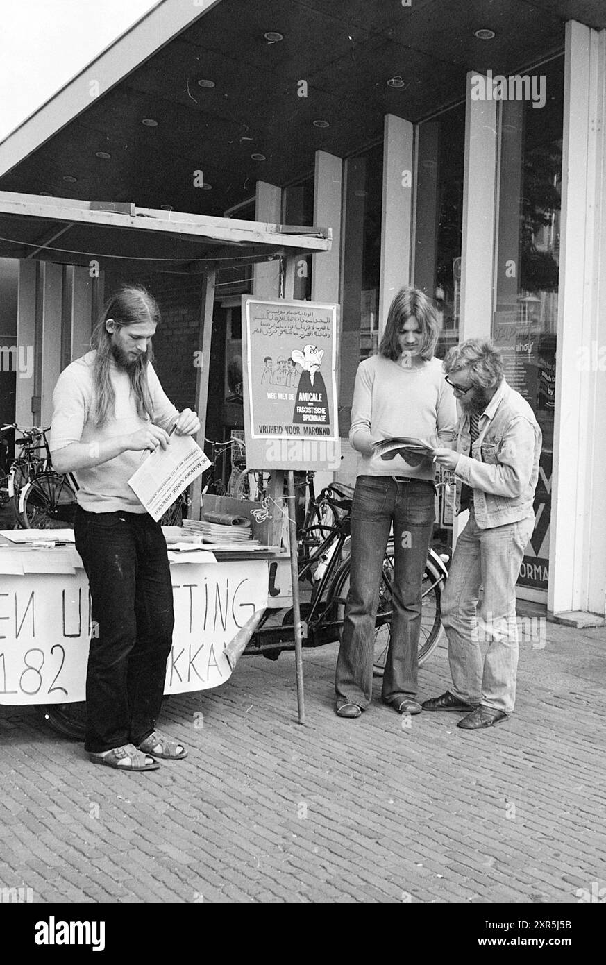 Propagande travailleurs invités marocains DANS, travailleurs invités, 14-08-1976, Whizgle Dutch News : images historiques sur mesure pour l'avenir. Explorez le passé néerlandais avec des perspectives modernes grâce à des images d'agences néerlandaises. Concilier les événements d'hier avec les perspectives de demain. Embarquez pour un voyage intemporel avec des histoires qui façonnent notre avenir. Banque D'Images