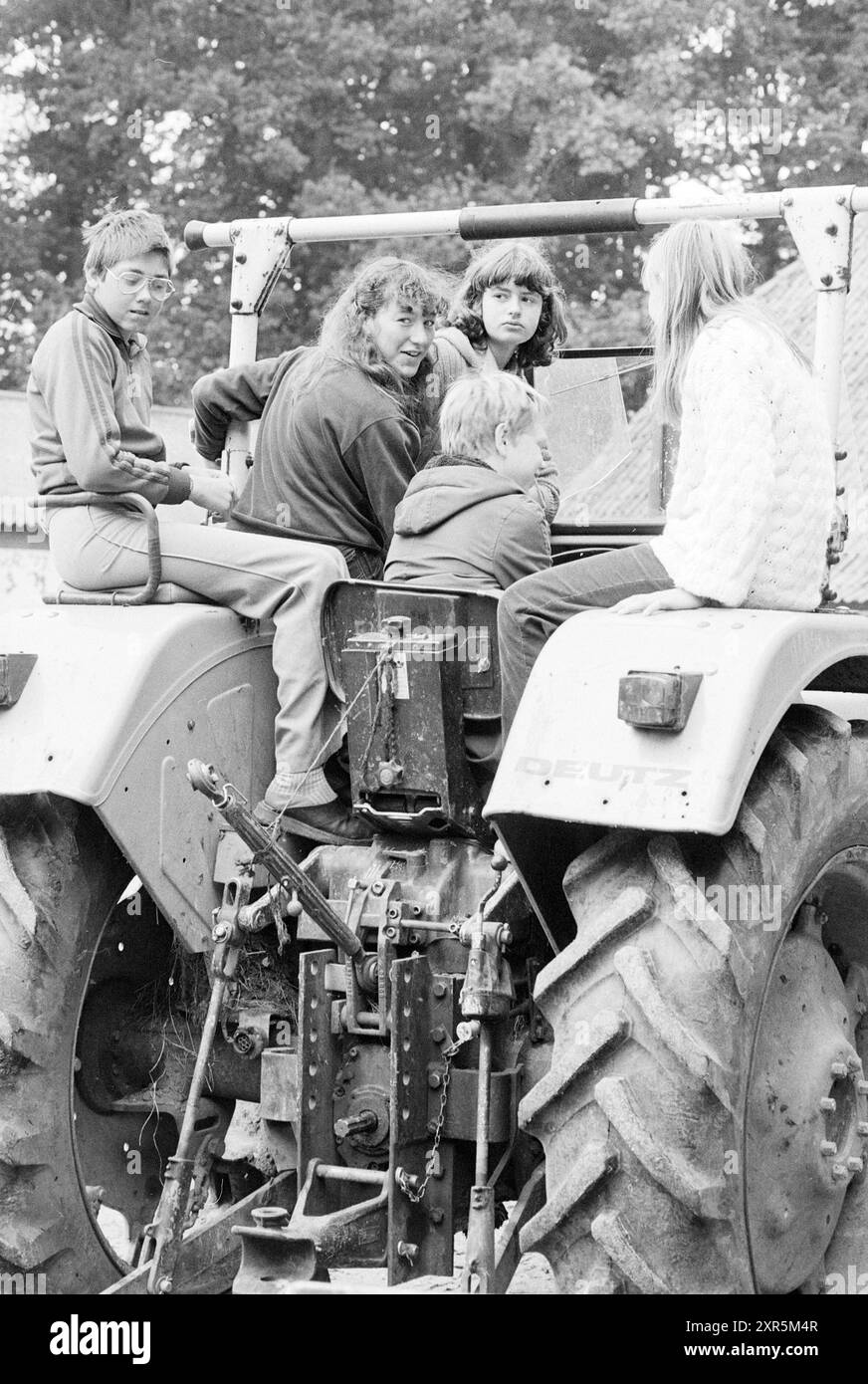 Producteur de fromage Ede, fromage, vacances, vacanciers, Ede, 19-07-1979, Whizgle Dutch News : des images historiques sur mesure pour l'avenir. Explorez le passé néerlandais avec des perspectives modernes grâce à des images d'agences néerlandaises. Concilier les événements d'hier avec les perspectives de demain. Embarquez pour un voyage intemporel avec des histoires qui façonnent notre avenir. Banque D'Images