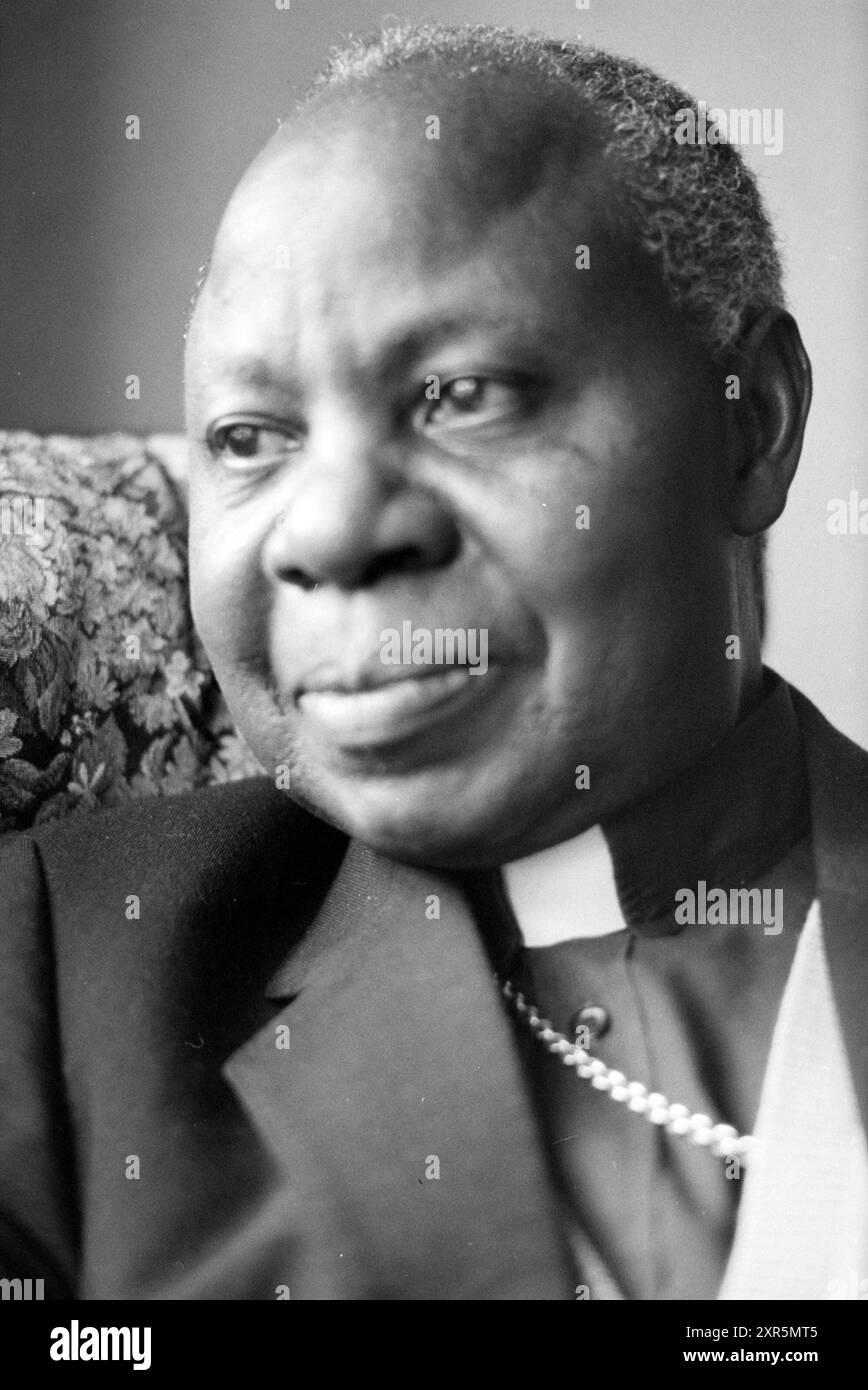 Évêque de l'Ouganda, S'poort, Santpoort, 18-06-1993, Whizgle Dutch News : images historiques sur mesure pour l'avenir. Explorez le passé néerlandais avec des perspectives modernes grâce à des images d'agences néerlandaises. Concilier les événements d'hier avec les perspectives de demain. Embarquez pour un voyage intemporel avec des histoires qui façonnent notre avenir. Banque D'Images