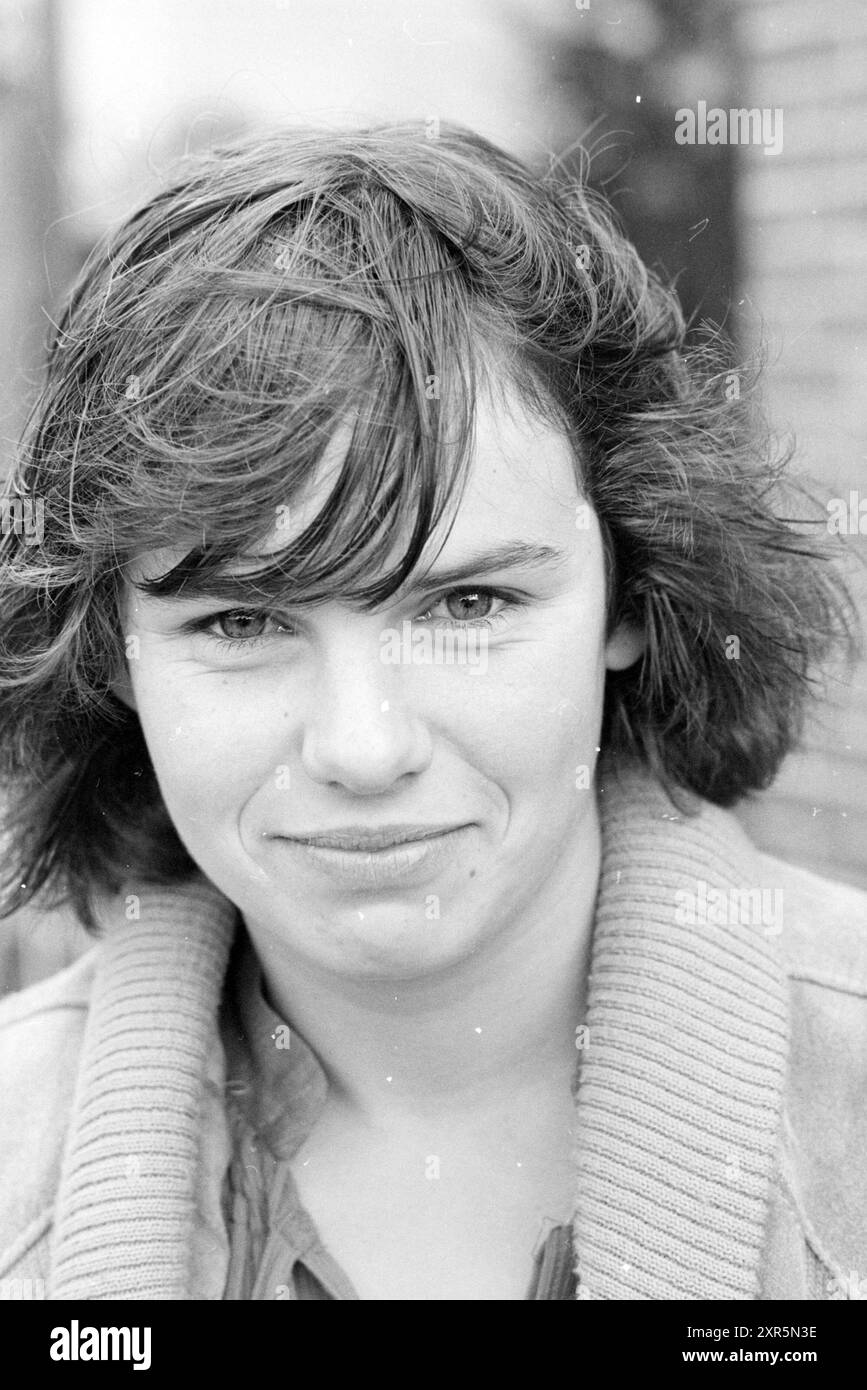 Portrait d'une jeune femme, d'environ 16 ans, 16-09-1979, Whizgle Dutch News : images historiques sur mesure pour l'avenir. Explorez le passé néerlandais avec des perspectives modernes grâce à des images d'agences néerlandaises. Concilier les événements d'hier avec les perspectives de demain. Embarquez pour un voyage intemporel avec des histoires qui façonnent notre avenir. Banque D'Images