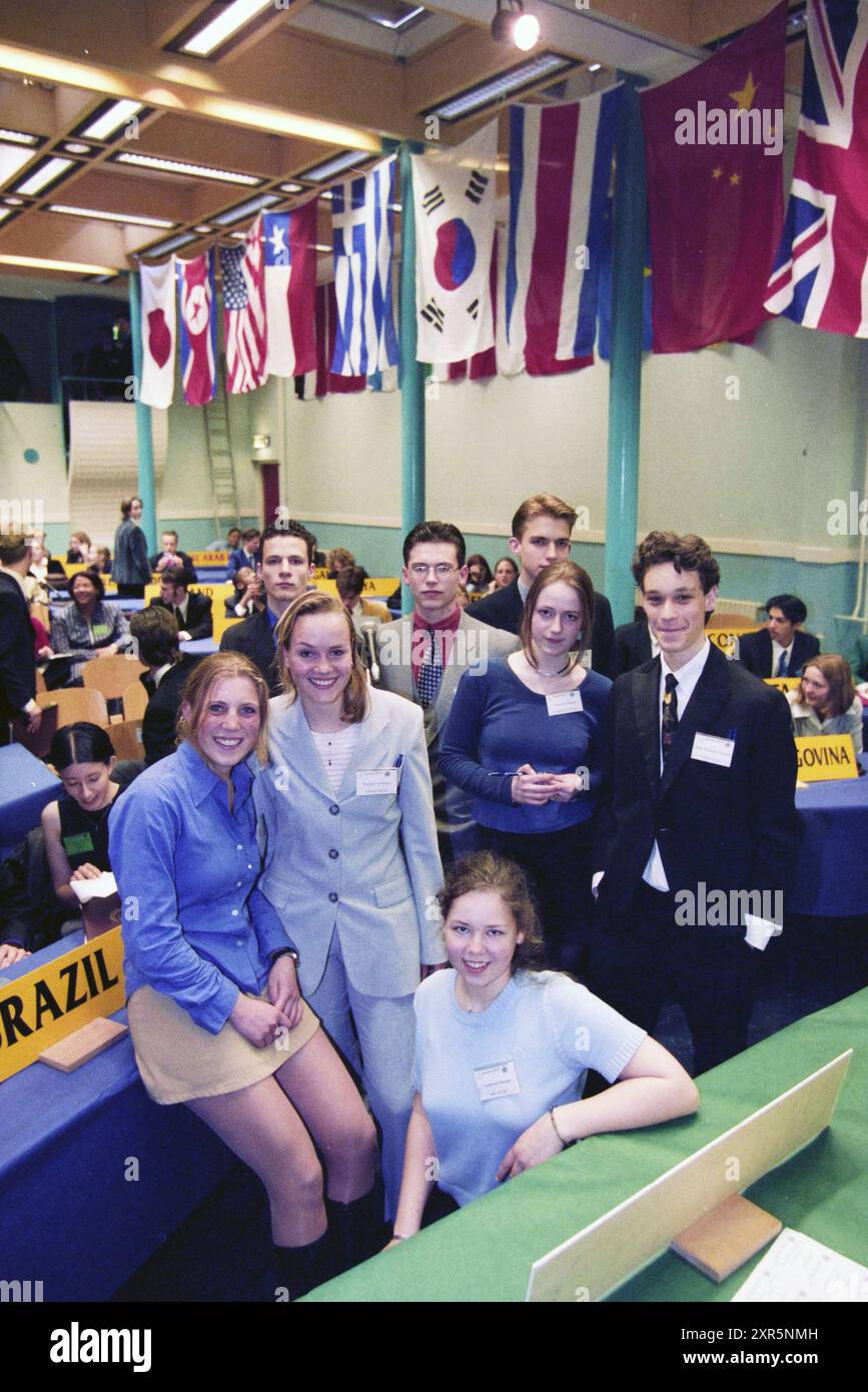 Conférence des étudiants des Nations Unies, Haarlem, pays-Bas, 24-04-1998, Whizgle Dutch News : images historiques adaptées à l'avenir. Explorez le passé néerlandais avec des perspectives modernes grâce à des images d'agences néerlandaises. Concilier les événements d'hier avec les perspectives de demain. Embarquez pour un voyage intemporel avec des histoires qui façonnent notre avenir. Banque D'Images