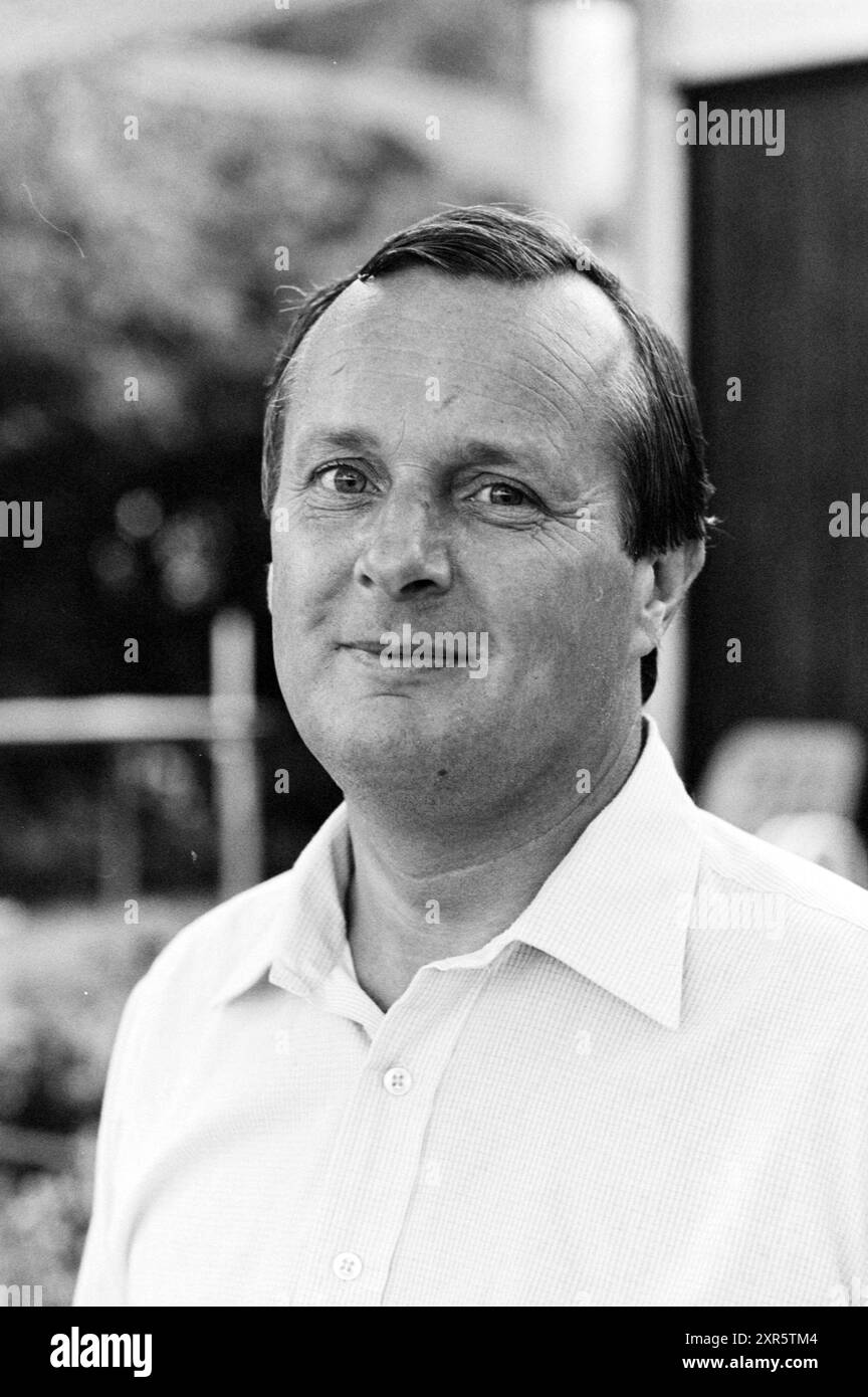 Portrait de Piet Tromp, actif dans l'organisation Kinheim et président de la biennale, Haarlem Baseball week., 04-08-1980, Whizgle Dutch News : images historiques sur mesure pour l'avenir. Explorez le passé néerlandais avec des perspectives modernes grâce à des images d'agences néerlandaises. Concilier les événements d'hier avec les perspectives de demain. Embarquez pour un voyage intemporel avec des histoires qui façonnent notre avenir. Banque D'Images