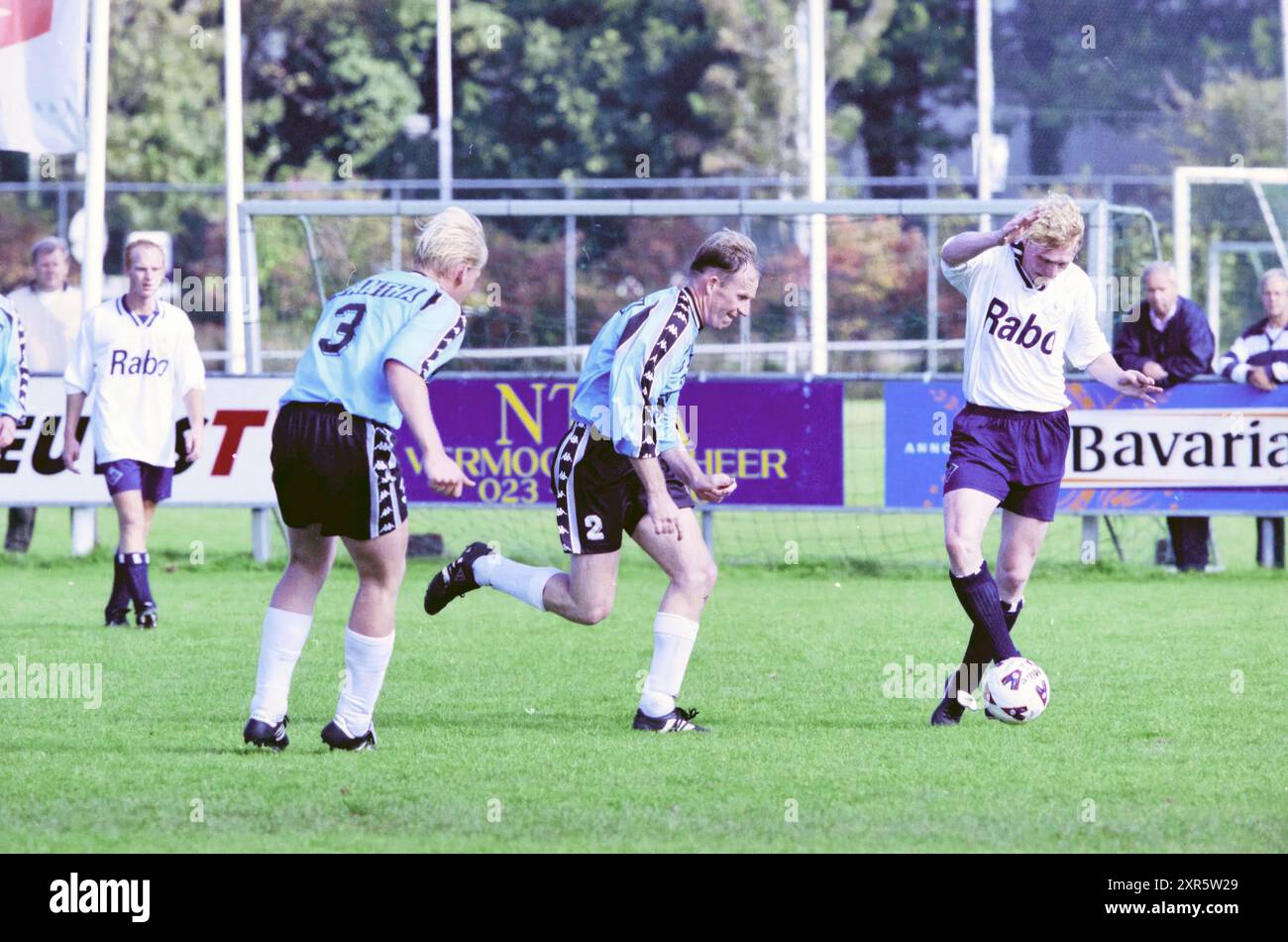 Football Royal HFC - ZAP, 29-09-2001, Whizgle Dutch News : des images historiques sur mesure pour l'avenir. Explorez le passé néerlandais avec des perspectives modernes grâce à des images d'agences néerlandaises. Concilier les événements d'hier avec les perspectives de demain. Embarquez pour un voyage intemporel avec des histoires qui façonnent notre avenir. Banque D'Images