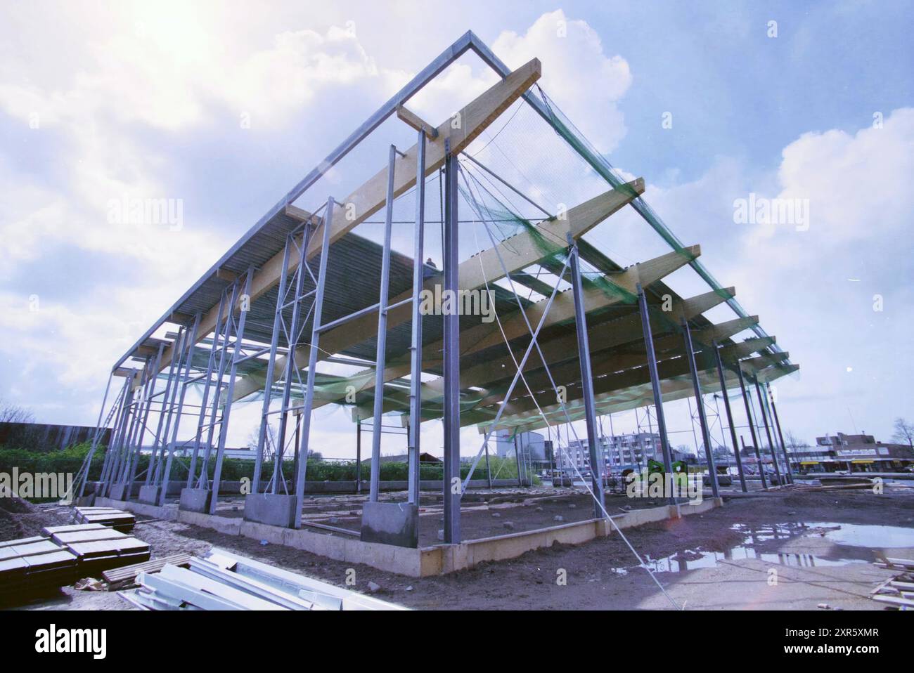 Nouvel entrepôt, Keur, Haarlem, pays-Bas, 12-04-1999, Whizgle Dutch News : des images historiques sur mesure pour l'avenir. Explorez le passé néerlandais avec des perspectives modernes grâce à des images d'agences néerlandaises. Concilier les événements d'hier avec les perspectives de demain. Embarquez pour un voyage intemporel avec des histoires qui façonnent notre avenir. Banque D'Images Nouvel entrepôt, Keur, Haarlem, pays-Bas, 12-04-1999, Whizgle Dutch News : des images historiques sur mesure pour l'avenir. Explorez le passé néerlandais avec des perspectives modernes grâce à des images d'agences néerlandaises. Concilier les événements d'hier avec les perspectives de demain. Embarquez pour un voyage intemporel avec des histoires qui façonnent notre avenir. Banque D'Images