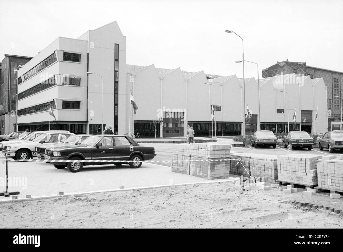 Ouverture du centre de mécanisation DES STYLOS, Velsen Noord, ouverture, ouvertures, mise en service, Velsen-Noord, 24-09-1984, Whizgle Dutch News : des images historiques sur mesure pour l'avenir. Explorez le passé néerlandais avec des perspectives modernes grâce à des images d'agences néerlandaises. Concilier les événements d'hier avec les perspectives de demain. Embarquez pour un voyage intemporel avec des histoires qui façonnent notre avenir. Banque D'Images